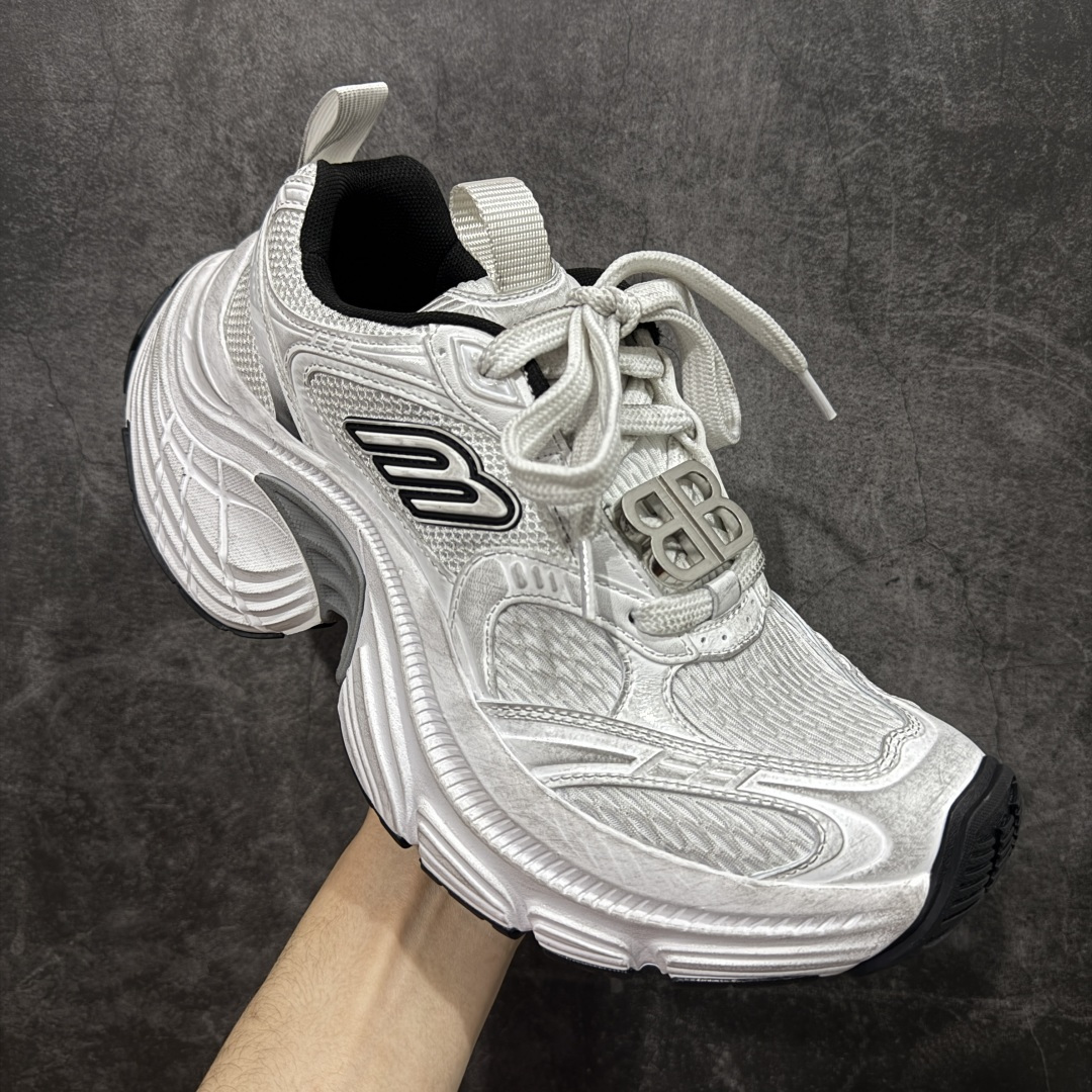 图片[3]-【XA纯原】BALENCIAGA 6XL Sneakers 巴黎世家15代 网布系带低帮走秀复古老爹鞋 全套原纸板楦头开发 最原汁原味的灵魂版型 全鞋荧光划线卡点 胶水把控整洁度追求极致完美 每一双都是工艺品 多重QC质检 超越公司货的品控标准 实实在在的免检产品 原盒原配 正确字体电绣 粗细、位置、大小正确 侧边TPU 透气孔匹配意产原版 正确分离大底 TPU软底 原版一致大底LOGO 立体感十足 原厂皮料水洗做旧 采购原厂网纱 不含皮革 网布材料和聚氨酯 磨损效果 展现品牌对于新潮事物的热情 这款鞋子拥有巨大尺寸和醒目设计 符合当下”老爹鞋”的趋势 鞋子采用银灰配色 营造出低调而不失华丽的效果 10XL的尺码使它成为市场中最显眼的存在 适合追求个性化的人群 Balenciaga始终站在时尚前沿 此次发布的产品再次体现了他们的创新能力 尺码：35-46-选品中心