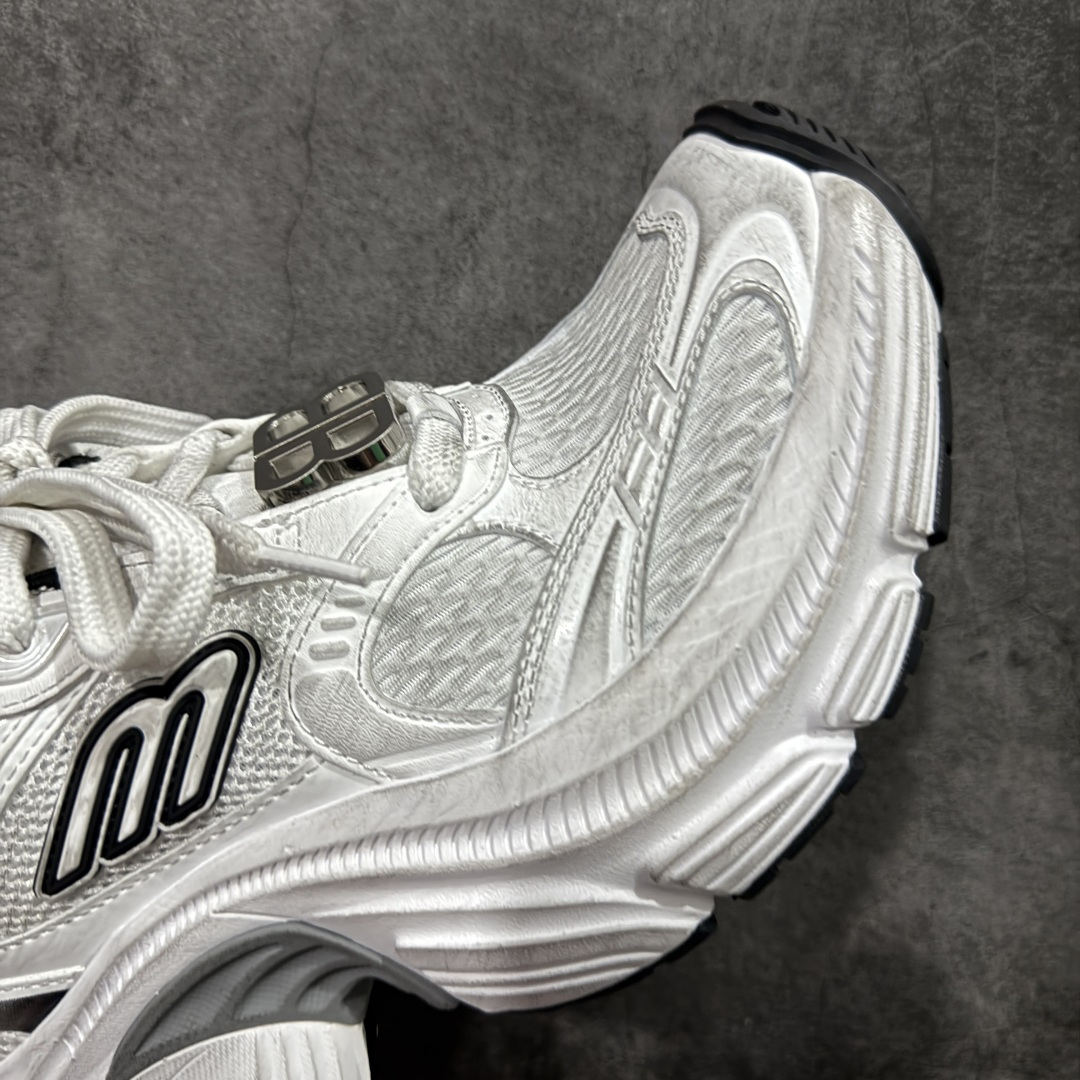 图片[6]-【XA纯原】BALENCIAGA 6XL Sneakers 巴黎世家15代 网布系带低帮走秀复古老爹鞋 全套原纸板楦头开发 最原汁原味的灵魂版型 全鞋荧光划线卡点 胶水把控整洁度追求极致完美 每一双都是工艺品 多重QC质检 超越公司货的品控标准 实实在在的免检产品 原盒原配 正确字体电绣 粗细、位置、大小正确 侧边TPU 透气孔匹配意产原版 正确分离大底 TPU软底 原版一致大底LOGO 立体感十足 原厂皮料水洗做旧 采购原厂网纱 不含皮革 网布材料和聚氨酯 磨损效果 展现品牌对于新潮事物的热情 这款鞋子拥有巨大尺寸和醒目设计 符合当下”老爹鞋”的趋势 鞋子采用银灰配色 营造出低调而不失华丽的效果 10XL的尺码使它成为市场中最显眼的存在 适合追求个性化的人群 Balenciaga始终站在时尚前沿 此次发布的产品再次体现了他们的创新能力 尺码：35-46-选品中心