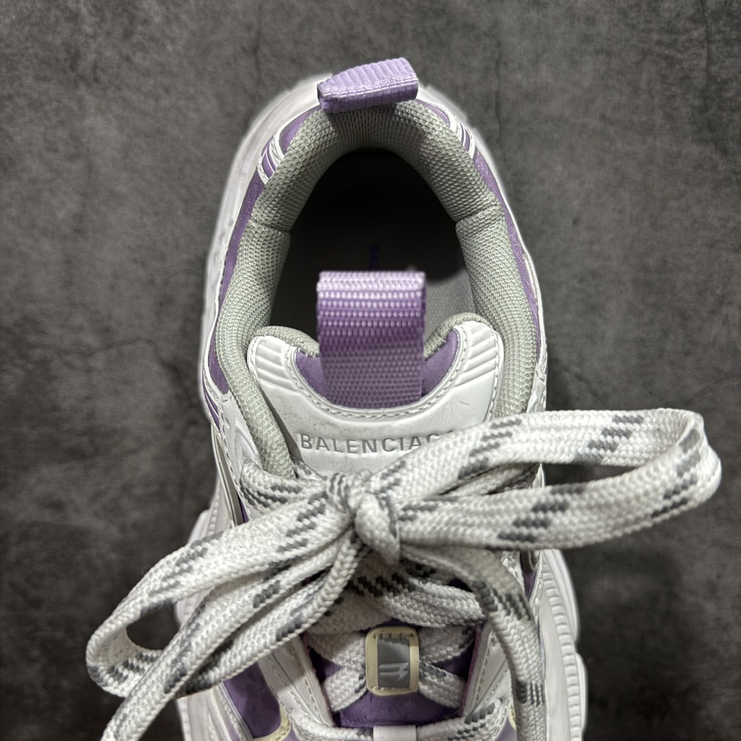 图片[8]-【XA纯原】BALENCIAGA 6XL Sneakers 巴黎世家15代 网布系带低帮走秀复古老爹鞋 全套原纸板楦头开发 最原汁原味的灵魂版型 全鞋荧光划线卡点 胶水把控整洁度追求极致完美 每一双都是工艺品 多重QC质检 超越公司货的品控标准 实实在在的免检产品 原盒原配 正确字体电绣 粗细、位置、大小正确 侧边TPU 透气孔匹配意产原版 正确分离大底 TPU软底 原版一致大底LOGO 立体感十足 原厂皮料水洗做旧 采购原厂网纱 不含皮革 网布材料和聚氨酯 磨损效果 展现品牌对于新潮事物的热情 这款鞋子拥有巨大尺寸和醒目设计 符合当下”老爹鞋”的趋势 鞋子采用银灰配色 营造出低调而不失华丽的效果 10XL的尺码使它成为市场中最显眼的存在 适合追求个性化的人群 Balenciaga始终站在时尚前沿 此次发布的产品再次体现了他们的创新能力 尺码：35-46-选品中心