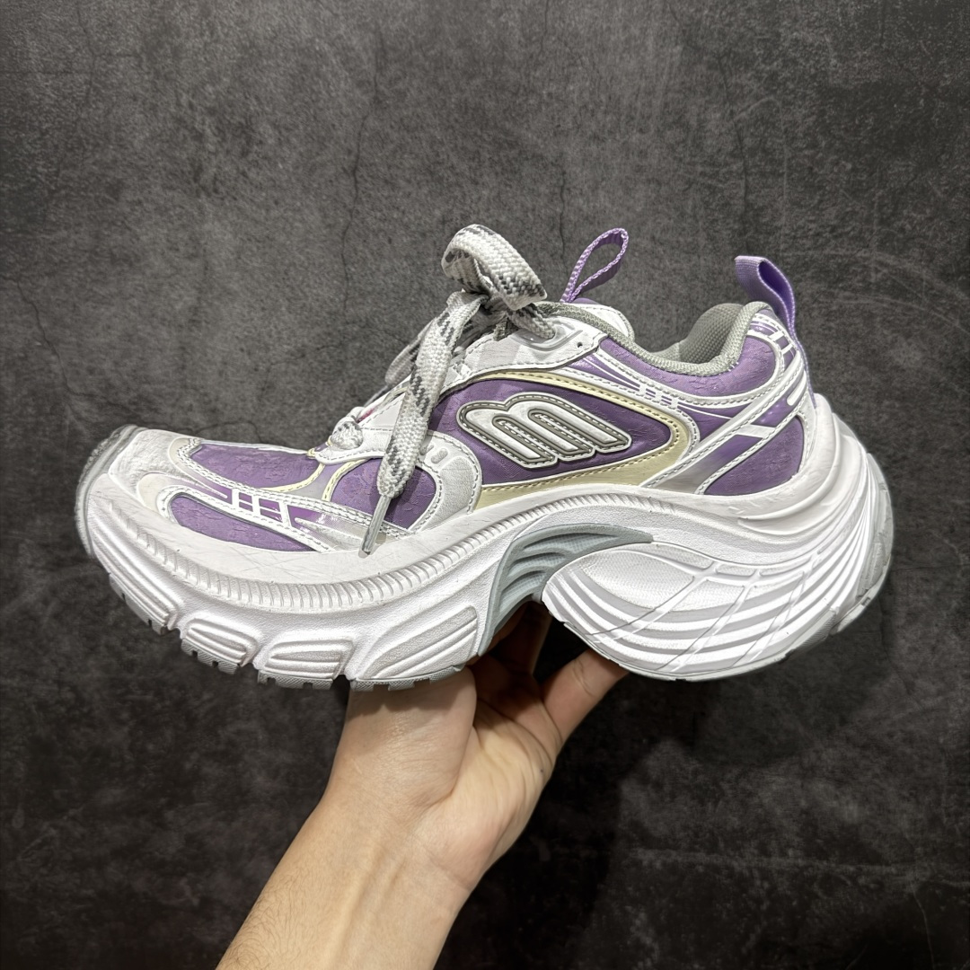 图片[2]-【XA纯原】BALENCIAGA 6XL Sneakers 巴黎世家15代 网布系带低帮走秀复古老爹鞋 全套原纸板楦头开发 最原汁原味的灵魂版型 全鞋荧光划线卡点 胶水把控整洁度追求极致完美 每一双都是工艺品 多重QC质检 超越公司货的品控标准 实实在在的免检产品 原盒原配 正确字体电绣 粗细、位置、大小正确 侧边TPU 透气孔匹配意产原版 正确分离大底 TPU软底 原版一致大底LOGO 立体感十足 原厂皮料水洗做旧 采购原厂网纱 不含皮革 网布材料和聚氨酯 磨损效果 展现品牌对于新潮事物的热情 这款鞋子拥有巨大尺寸和醒目设计 符合当下”老爹鞋”的趋势 鞋子采用银灰配色 营造出低调而不失华丽的效果 10XL的尺码使它成为市场中最显眼的存在 适合追求个性化的人群 Balenciaga始终站在时尚前沿 此次发布的产品再次体现了他们的创新能力 尺码：35-46-选品中心