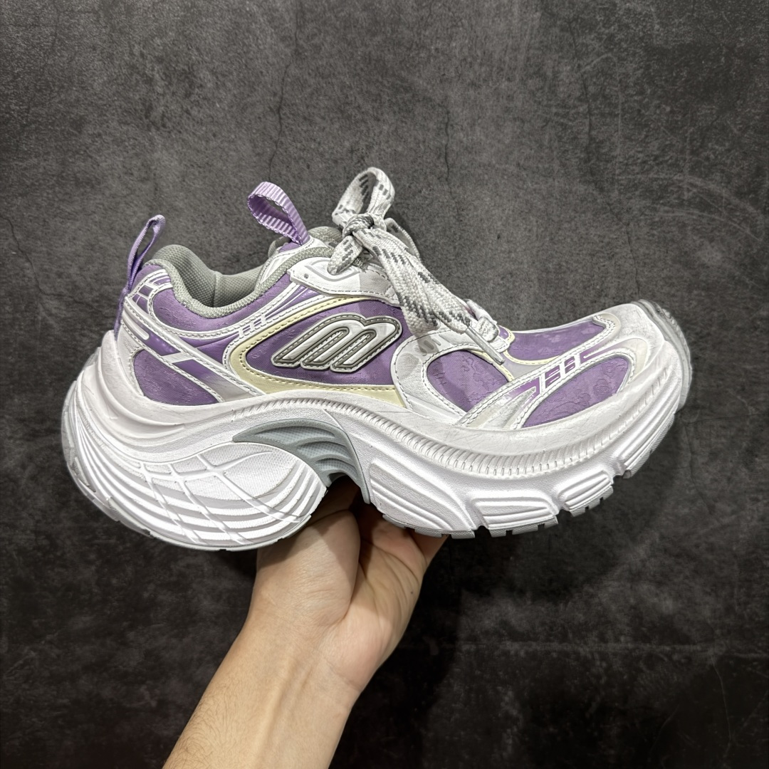 【XA纯原】BALENCIAGA 6XL Sneakers 巴黎世家15代 网布系带低帮走秀复古老爹鞋 全套原纸板楦头开发 最原汁原味的灵魂版型 全鞋荧光划线卡点 胶水把控整洁度追求极致完美 每一双都是工艺品 多重QC质检 超越公司货的品控标准 实实在在的免检产品 原盒原配 正确字体电绣 粗细、位置、大小正确 侧边TPU 透气孔匹配意产原版 正确分离大底 TPU软底 原版一致大底LOGO 立体感十足 原厂皮料水洗做旧 采购原厂网纱 不含皮革 网布材料和聚氨酯 磨损效果 展现品牌对于新潮事物的热情 这款鞋子拥有巨大尺寸和醒目设计 符合当下”老爹鞋”的趋势 鞋子采用银灰配色 营造出低调而不失华丽的效果 10XL的尺码使它成为市场中最显眼的存在 适合追求个性化的人群 Balenciaga始终站在时尚前沿 此次发布的产品再次体现了他们的创新能力 尺码：35-46-选品中心