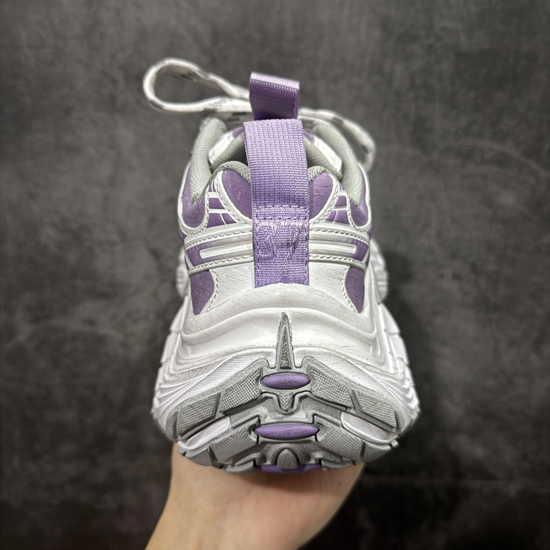 图片[4]-【XA纯原】BALENCIAGA 6XL Sneakers 巴黎世家15代 网布系带低帮走秀复古老爹鞋 全套原纸板楦头开发 最原汁原味的灵魂版型 全鞋荧光划线卡点 胶水把控整洁度追求极致完美 每一双都是工艺品 多重QC质检 超越公司货的品控标准 实实在在的免检产品 原盒原配 正确字体电绣 粗细、位置、大小正确 侧边TPU 透气孔匹配意产原版 正确分离大底 TPU软底 原版一致大底LOGO 立体感十足 原厂皮料水洗做旧 采购原厂网纱 不含皮革 网布材料和聚氨酯 磨损效果 展现品牌对于新潮事物的热情 这款鞋子拥有巨大尺寸和醒目设计 符合当下”老爹鞋”的趋势 鞋子采用银灰配色 营造出低调而不失华丽的效果 10XL的尺码使它成为市场中最显眼的存在 适合追求个性化的人群 Balenciaga始终站在时尚前沿 此次发布的产品再次体现了他们的创新能力 尺码：35-46-选品中心