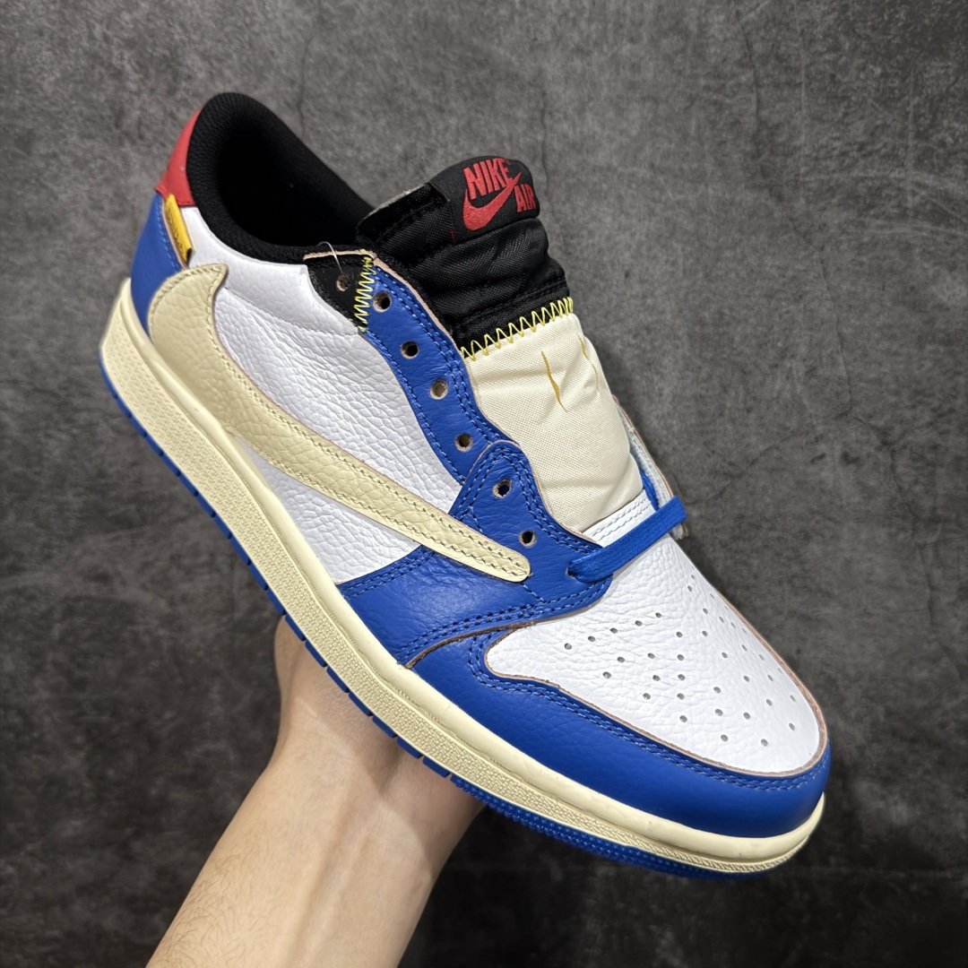 图片[3]-【原厂版】Union LA x Fragment Design x Air Jordan AJ1 Low OG SP 藤原浩三方联名四色拼接 TS联名倒钩低帮 蓝红白 DM7866-111 超级强悍品质 可对比市场各大纯原版本 专业aj大厂出品 对细节的把控毋庸置疑 材料也是用最接近原鞋的头层皮料 所有地方都没有做到减配 原厂鞋楦打造完美鞋型 整体鞋型以及后跟做的弧度做的非常好 鞋带为原厂打蜡鞋带 粗细程度同步原鞋 裁片清洁度到位 无明显瑕疵毛边 免修产品 正确针车 该重针 该有尖角的地方都有做到 鞋价格非常香 转手可闭眼卖高价 到手各位就知道货有多好 绝对秒杀一切同价格货品 尺码：36-47.5-选品中心