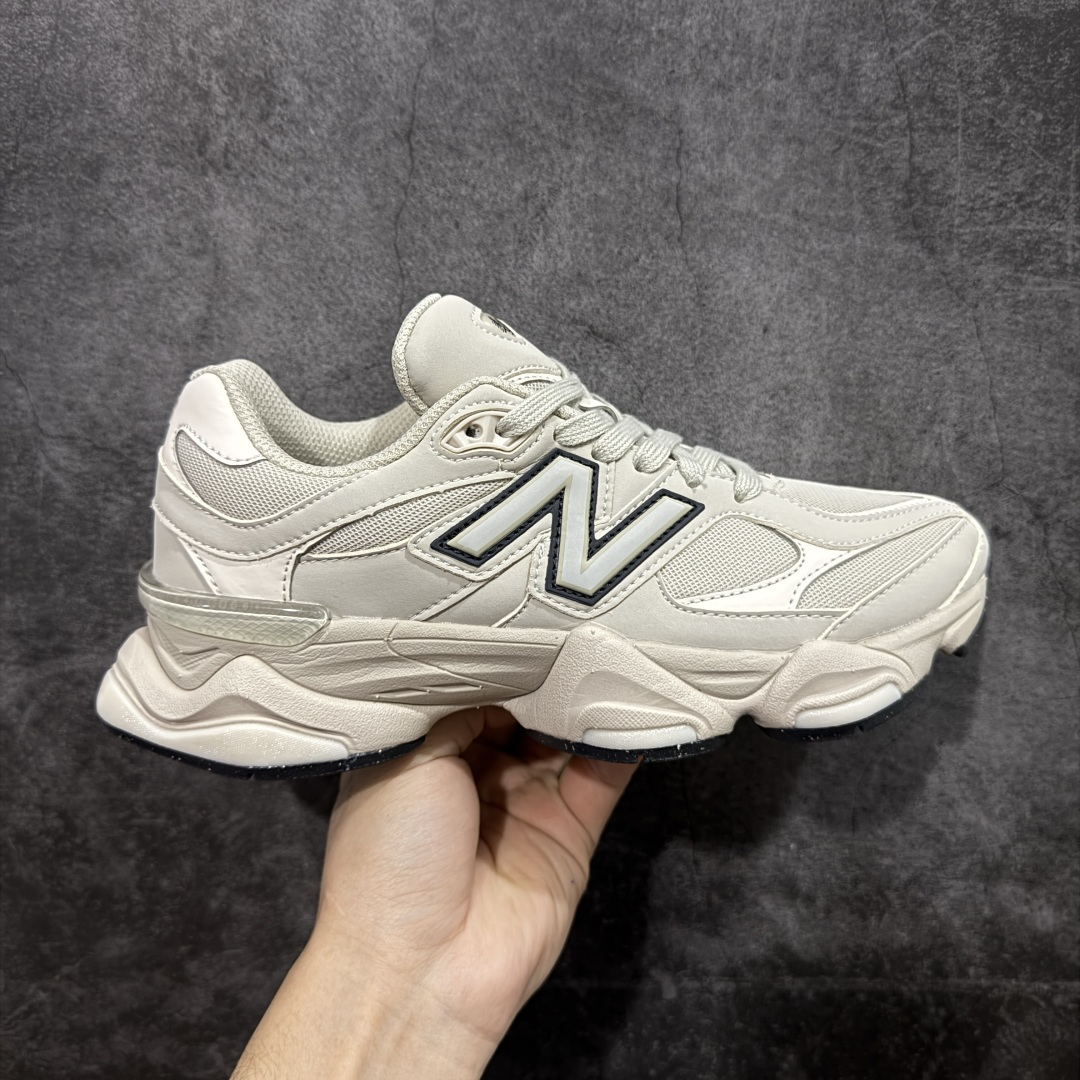 【纯原版】 New Balance NB9060 联名款 复古休闲运动慢跑鞋 U906078T 全套原楦原纸板原厂数据开发 进口三明治网面 原装进口翻毛皮料正确绒感卡色 正确中底拉帮中底网布细节 原厂标裁 带紫光防伪 定制后跟透明水晶模块 冲裁组合 大底贴合程度胶水上色把控完美 整洁度挑战全网艺术家 多道序QC把关品质完善 匠心打造 耗时两个月开发完成 工艺极其复杂难度可想而知 新开独立私模大底 全网唯一正确六层组合大底 高端零售专供产物 尺码：36 37 37.5 38 38.5 39 40 40.5 41 42 42.5 43 44 45 46.5-选品中心
