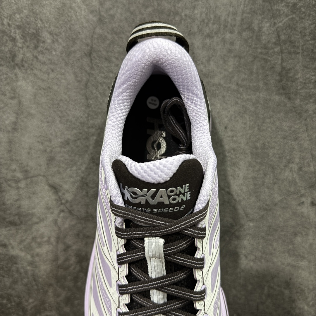 图片[8]-【纯原H版】HOKA ONE ONE Mafate Speed 2 Low 玛法特2代系列低帮轻量户外越野休闲运动慢跑鞋 正确组合底 市场顶级版本 上脚赞到报爆 轻盈舒适 鞋面采用超轻的无缝架构 轻薄的TPU贴在透气的鞋面材料上 减轻重量同时也保证了支撑性 鞋底采用滚动平衡技术 引导跑者回归自然步态 祖传的神奇EVA材质中底依旧是一如既往地表现优秀 能提供充足的缓震 作为HOKA家的越野跑鞋 VIBRAM 橡胶大底也是必不可少的 即便在复杂湿滑的地形 依旧能有良好的抓地力及稳定性 鞋带采用了弹性不易松脱的扁宽弹性鞋带 前掌与中掌部分也进行了加宽 也更加适合亚洲人的脚型 是一款十分全面且足够强悍的户外硬核越野鞋 日常搭配的话短裤是基本不挑 阔腿裤 工装裤以及各种长筒牛仔裤都可以 尺码：36 36.5 37.5 38 38.5 39 40 40.5 41 42 42.5 43 44 44.5 45-选品中心