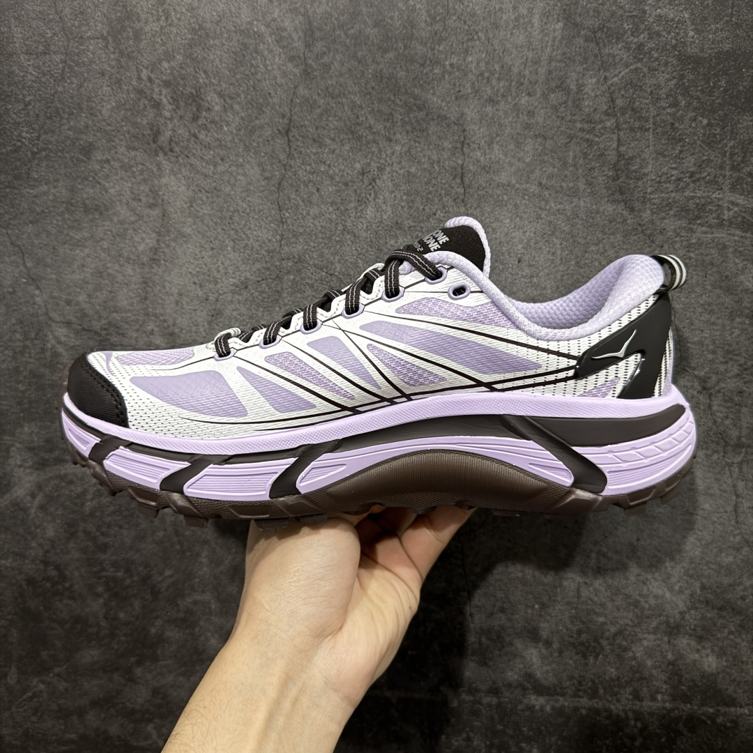 图片[2]-【纯原H版】HOKA ONE ONE Mafate Speed 2 Low 玛法特2代系列低帮轻量户外越野休闲运动慢跑鞋 正确组合底 市场顶级版本 上脚赞到报爆 轻盈舒适 鞋面采用超轻的无缝架构 轻薄的TPU贴在透气的鞋面材料上 减轻重量同时也保证了支撑性 鞋底采用滚动平衡技术 引导跑者回归自然步态 祖传的神奇EVA材质中底依旧是一如既往地表现优秀 能提供充足的缓震 作为HOKA家的越野跑鞋 VIBRAM 橡胶大底也是必不可少的 即便在复杂湿滑的地形 依旧能有良好的抓地力及稳定性 鞋带采用了弹性不易松脱的扁宽弹性鞋带 前掌与中掌部分也进行了加宽 也更加适合亚洲人的脚型 是一款十分全面且足够强悍的户外硬核越野鞋 日常搭配的话短裤是基本不挑 阔腿裤 工装裤以及各种长筒牛仔裤都可以 尺码：36 36.5 37.5 38 38.5 39 40 40.5 41 42 42.5 43 44 44.5 45-选品中心