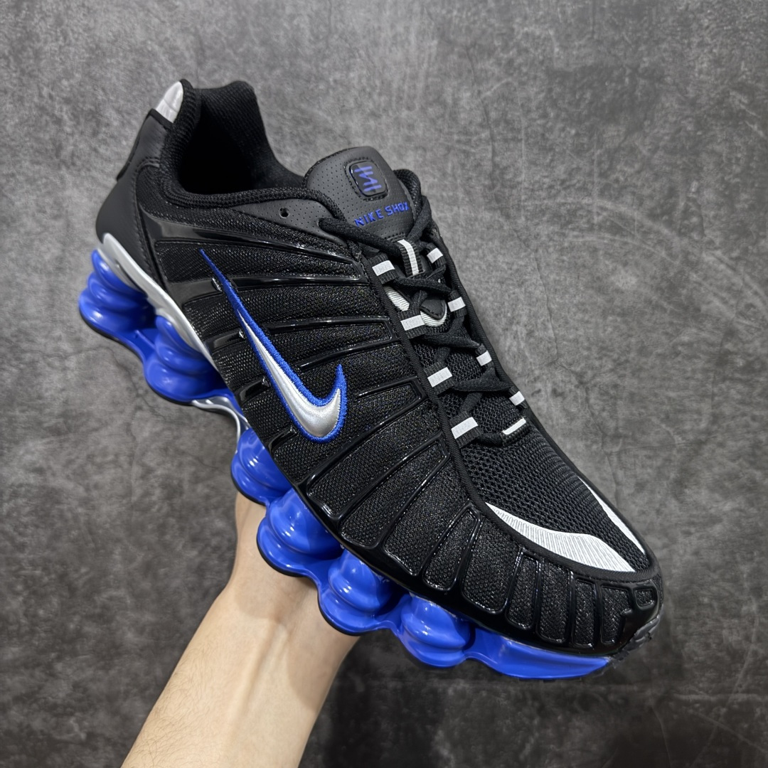 图片[3]-【Max纯原版】原版开发 Nike Shox TL系列 “Racer Blue”黑色 NK Shox TL系列 黑蓝色 复古舒适百搭防滑耐磨低邦柱形气垫休闲跑步鞋 鞋面采用了轻质化的材料打造，搭载鞋带系带系统以及鞋舌部分的特殊控制模块，科技感十足；采用透气纺织品和网眼鞋面与标志性的Nike Shox技术，同时提供更轻盈的感觉和大胆的外观；鞋身大面积采用织物与皮革材质拼接设计，搭配Dri-FITz透气网面，透气性拉满不闷脚。中底前掌搭载Air Max科技，后掌配置Shoxy缓震气柱，前掌气垫提供灵敏回弹，中底的气柱设计也很加分，外观上科技感十足；设计彰显个性，复古造型适配多种穿搭风格。 货号：CN0151-004 尺码：39 40 40.5 41 42 42.5 43 44 44.5 45 45.5 46 46.5 47.5-选品中心