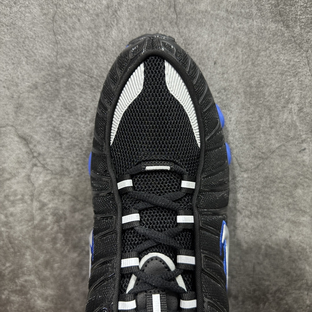 图片[5]-【Max纯原版】原版开发 Nike Shox TL系列 “Racer Blue”黑色 NK Shox TL系列 黑蓝色 复古舒适百搭防滑耐磨低邦柱形气垫休闲跑步鞋 鞋面采用了轻质化的材料打造，搭载鞋带系带系统以及鞋舌部分的特殊控制模块，科技感十足；采用透气纺织品和网眼鞋面与标志性的Nike Shox技术，同时提供更轻盈的感觉和大胆的外观；鞋身大面积采用织物与皮革材质拼接设计，搭配Dri-FITz透气网面，透气性拉满不闷脚。中底前掌搭载Air Max科技，后掌配置Shoxy缓震气柱，前掌气垫提供灵敏回弹，中底的气柱设计也很加分，外观上科技感十足；设计彰显个性，复古造型适配多种穿搭风格。 货号：CN0151-004 尺码：39 40 40.5 41 42 42.5 43 44 44.5 45 45.5 46 46.5 47.5-选品中心