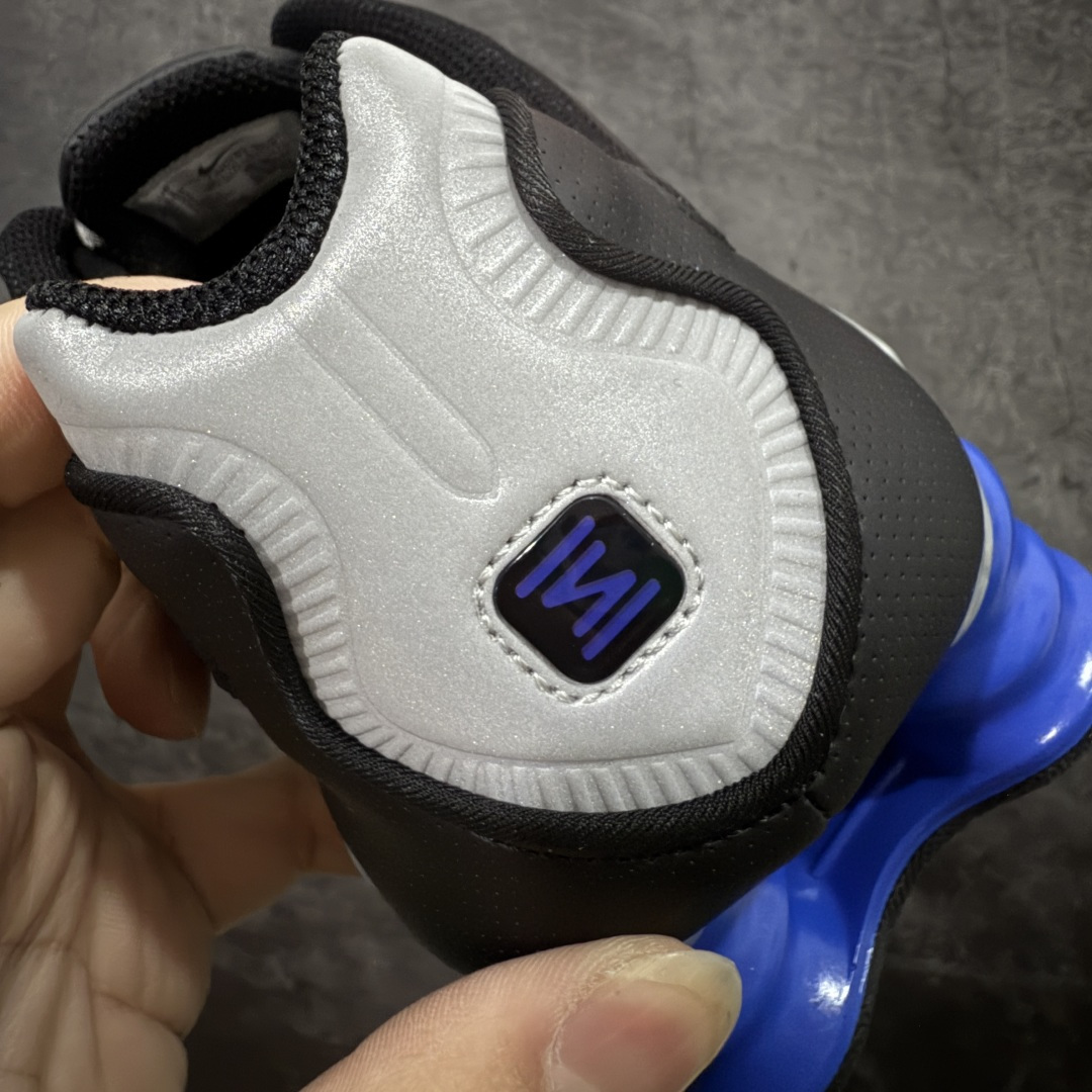 图片[2]-【Max纯原版】原版开发 Nike Shox TL系列 “Racer Blue”黑色 NK Shox TL系列 黑蓝色 复古舒适百搭防滑耐磨低邦柱形气垫休闲跑步鞋 鞋面采用了轻质化的材料打造，搭载鞋带系带系统以及鞋舌部分的特殊控制模块，科技感十足；采用透气纺织品和网眼鞋面与标志性的Nike Shox技术，同时提供更轻盈的感觉和大胆的外观；鞋身大面积采用织物与皮革材质拼接设计，搭配Dri-FITz透气网面，透气性拉满不闷脚。中底前掌搭载Air Max科技，后掌配置Shoxy缓震气柱，前掌气垫提供灵敏回弹，中底的气柱设计也很加分，外观上科技感十足；设计彰显个性，复古造型适配多种穿搭风格。 货号：CN0151-004 尺码：39 40 40.5 41 42 42.5 43 44 44.5 45 45.5 46 46.5 47.5-选品中心
