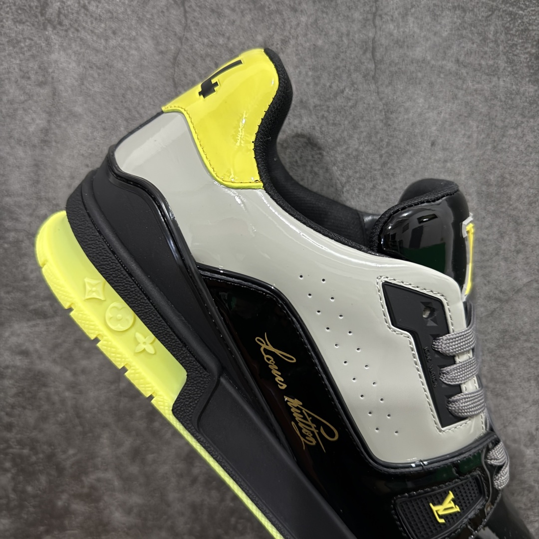 图片[7]-【YS升级版】 顶级莞产 路易威登 Louis Vuitton LV Trainer 系列 高奢运动鞋 银黄黑漆皮黑武士 大黄蜂配色 ✦ 芯片配置，✦ 挂饰 NFC 芯片秒进官网 ✦ 同步 ZP 官网空胶工艺，结构逻辑一致 ✦ 正确胶片断点式设计，细节克制到位 ✦ 中底油印字母比例按原版还原 ✦ 1：1 原楦格板 / 楦头 / 刀磨 全新升级 ✦ 独家定制压纹麂皮，用料细腻耐看 ✦ 原版开模 TPU 大底 ✦ 脚感与质感取向偏原版 ✦ 代购指定高端版本 ✦ 全新升级 双盒礼盒 ✦ 全套配件齐全，整体完成度高 尺码：39–45-选品中心