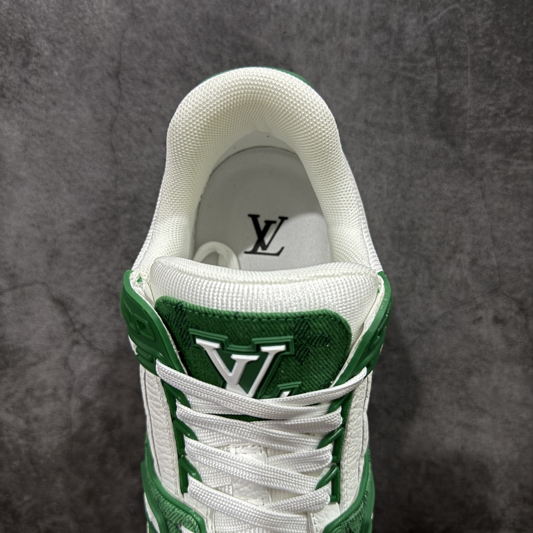 图片[8]-【YS纯原】广奢高端货 LOUIS VUITTON 路易威登 LV Trainer系列 ✦ 原楦原纸版开模，鞋型立体饱满 ✦ 零毛边、零溢胶、零线头瑕疵 ✦ 细节与原版一致 区分市面通货 ✦ 多层叠片＋电脑针车，针距密度一致 ✦ Monogram浮雕＋3D高频压纹 ✦ 多密度发泡中底：支撑回弹媲美专柜 ✦ 原装橡胶大底：含胶量高、纹路深、双拼接零偏差 ✦ ZP级原装包装：专柜款鞋盒＋防尘袋＋说明书 尺码：35-46-选品中心