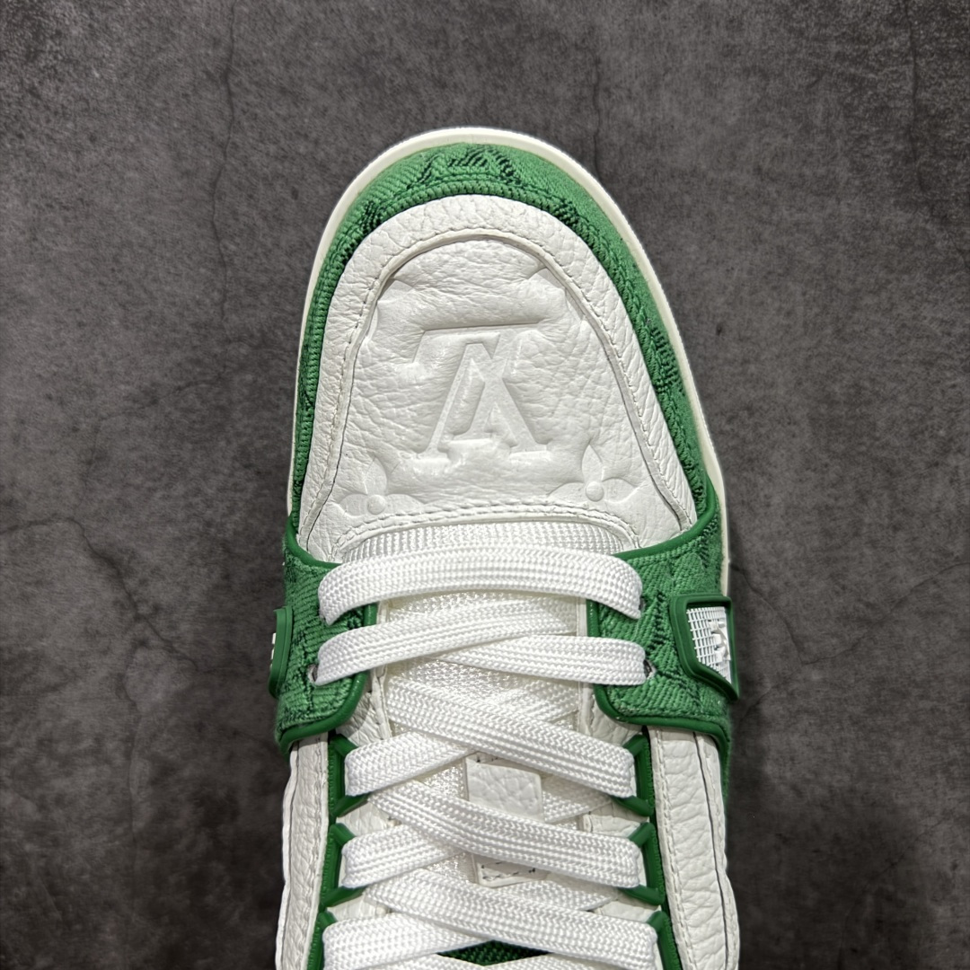 图片[5]-【YS纯原】广奢高端货 LOUIS VUITTON 路易威登 LV Trainer系列 ✦ 原楦原纸版开模，鞋型立体饱满 ✦ 零毛边、零溢胶、零线头瑕疵 ✦ 细节与原版一致 区分市面通货 ✦ 多层叠片＋电脑针车，针距密度一致 ✦ Monogram浮雕＋3D高频压纹 ✦ 多密度发泡中底：支撑回弹媲美专柜 ✦ 原装橡胶大底：含胶量高、纹路深、双拼接零偏差 ✦ ZP级原装包装：专柜款鞋盒＋防尘袋＋说明书 尺码：35-46-选品中心