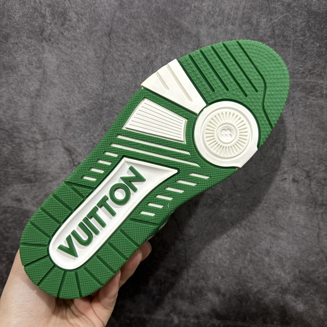 图片[9]-【YS纯原】广奢高端货 LOUIS VUITTON 路易威登 LV Trainer系列 ✦ 原楦原纸版开模，鞋型立体饱满 ✦ 零毛边、零溢胶、零线头瑕疵 ✦ 细节与原版一致 区分市面通货 ✦ 多层叠片＋电脑针车，针距密度一致 ✦ Monogram浮雕＋3D高频压纹 ✦ 多密度发泡中底：支撑回弹媲美专柜 ✦ 原装橡胶大底：含胶量高、纹路深、双拼接零偏差 ✦ ZP级原装包装：专柜款鞋盒＋防尘袋＋说明书 尺码：35-46-选品中心