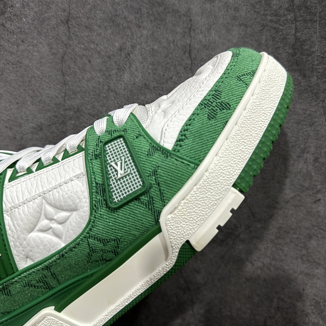 图片[6]-【YS纯原】广奢高端货 LOUIS VUITTON 路易威登 LV Trainer系列 ✦ 原楦原纸版开模，鞋型立体饱满 ✦ 零毛边、零溢胶、零线头瑕疵 ✦ 细节与原版一致 区分市面通货 ✦ 多层叠片＋电脑针车，针距密度一致 ✦ Monogram浮雕＋3D高频压纹 ✦ 多密度发泡中底：支撑回弹媲美专柜 ✦ 原装橡胶大底：含胶量高、纹路深、双拼接零偏差 ✦ ZP级原装包装：专柜款鞋盒＋防尘袋＋说明书 尺码：35-46-选品中心