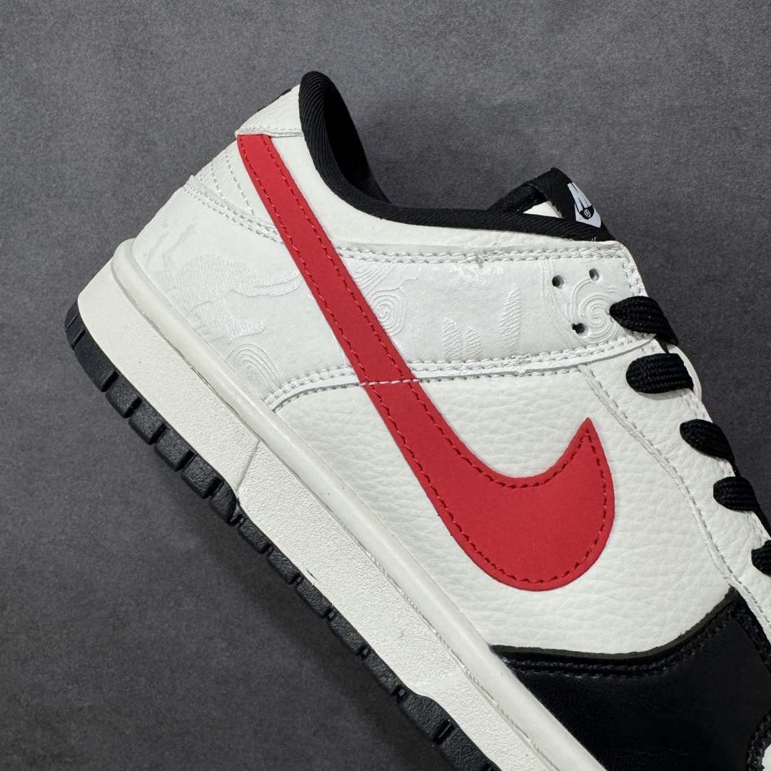 图片[6]-【定制版】Nike SB Dunk Low“马年限定——墨霜丹红” 高端私人定制 低帮休闲板鞋 定制鞋盒 大厂纯原品质出货 超高清洁度 皮料切割干净无任何毛边 细节完美 货号：IM6670-202 尺码：36 36.5 37.5 38 38.5 39 40 40.5 41 42 42.5 43 44 44.5 45-选品中心