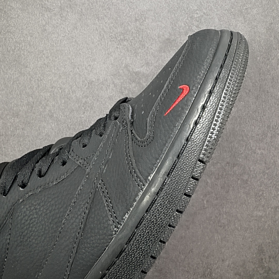 图片[5]-【定制版】高端定制 Travis Scott x Jordan 1 Low “马年限定-黑红” 倒勾低帮休闲版本 原厂全头层皮 大厂纯原品质出货 纯正版型 定制鞋盒 皮料切割干净无任何毛边 Ortholite鞋垫抗菌透气防臭 细节完美 超高清洁度 货号：YF9511-502 尺码：36 36.5 37.5 38 38.5 39 40 40.5 41 42 42.5 43 44 44.5 45-选品中心