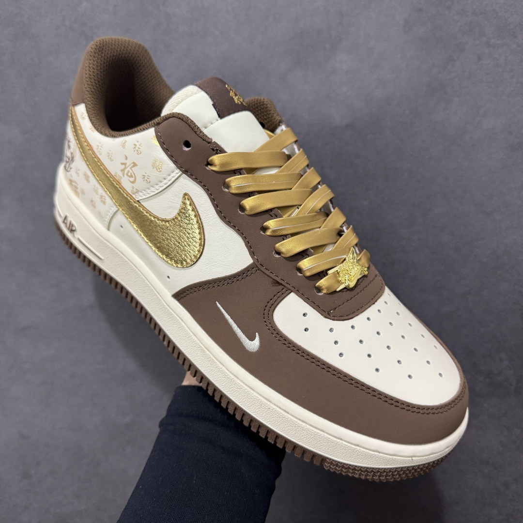图片[3]-【定制版】NIke Air Force 1 \’07 Low “马年限定–金棕纳福” 空军一号低帮 运动鞋 休闲鞋 折边针车 工艺难度大 原楦头原纸板 高端定制鞋盒 原厂鞋底 超高清洁度 细节完美 货号：IQ1119-011 尺码：36 36.5 37.5 38 38.5 39 40 40.5 41 42 42.5 43 44 44.5 45-选品中心