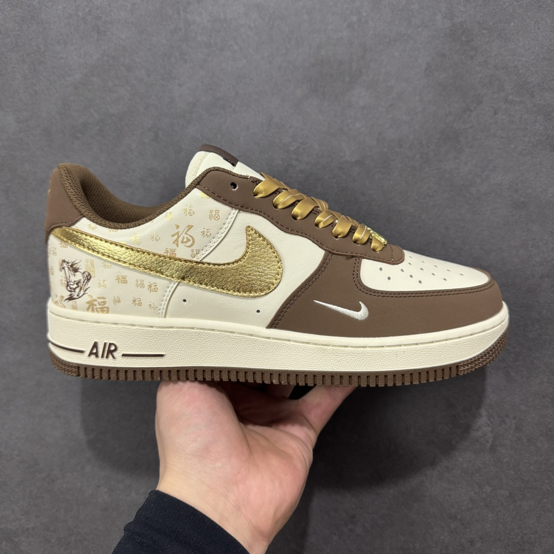 【定制版】NIke Air Force 1 \'07 Low “马年限定--金棕纳福” 空军一号低帮 运动鞋 休闲鞋 折边针车 工艺难度大 原楦头原纸板 高端定制鞋盒 原厂鞋底 超高清洁度 细节完美 货号：IQ1119-011 尺码：36 36.5 37.5 38 38.5 39 40 40.5 41 42 42.5 43 44 44.5 45-选品中心