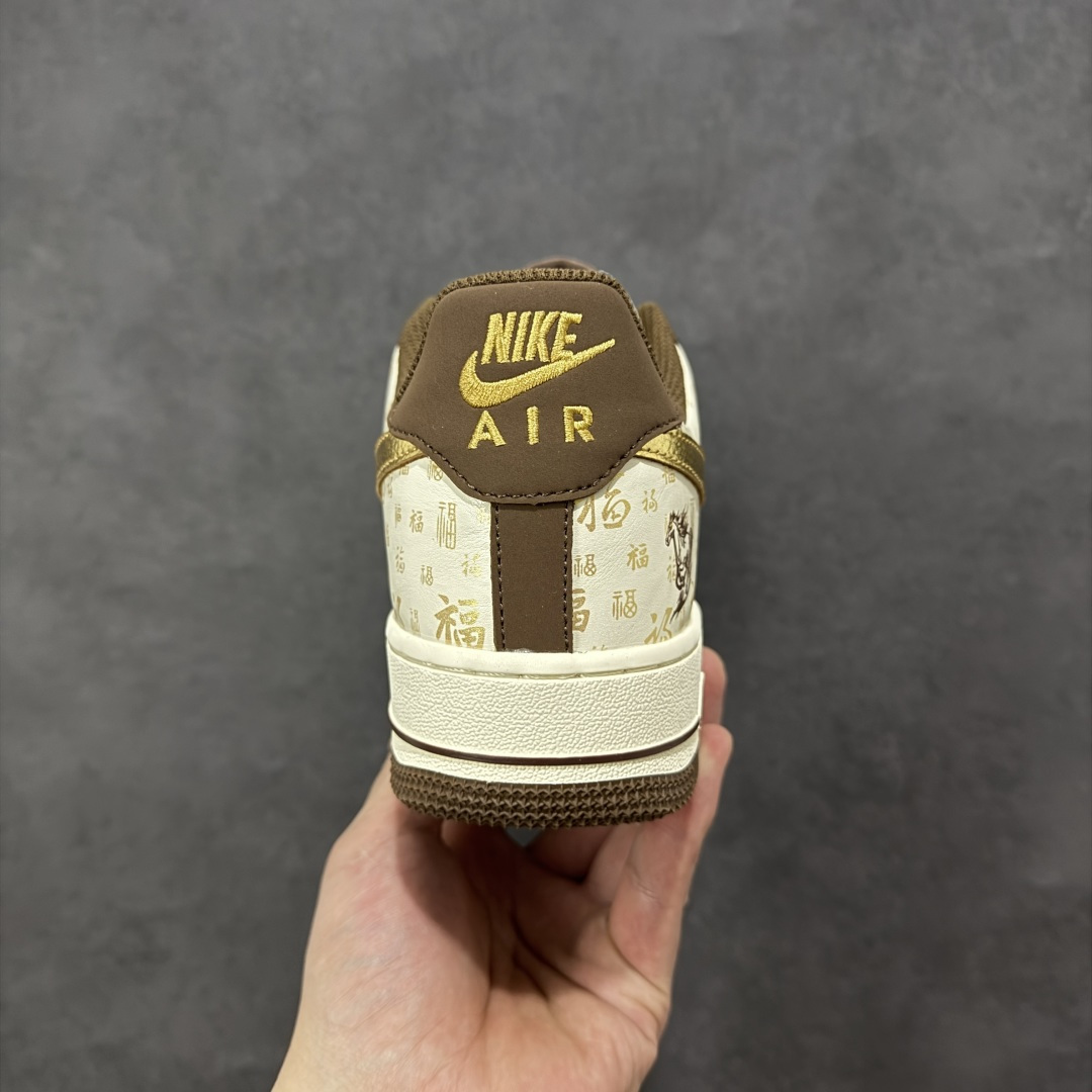 图片[4]-【定制版】NIke Air Force 1 \’07 Low “马年限定–金棕纳福” 空军一号低帮 运动鞋 休闲鞋 折边针车 工艺难度大 原楦头原纸板 高端定制鞋盒 原厂鞋底 超高清洁度 细节完美 货号：IQ1119-011 尺码：36 36.5 37.5 38 38.5 39 40 40.5 41 42 42.5 43 44 44.5 45-选品中心