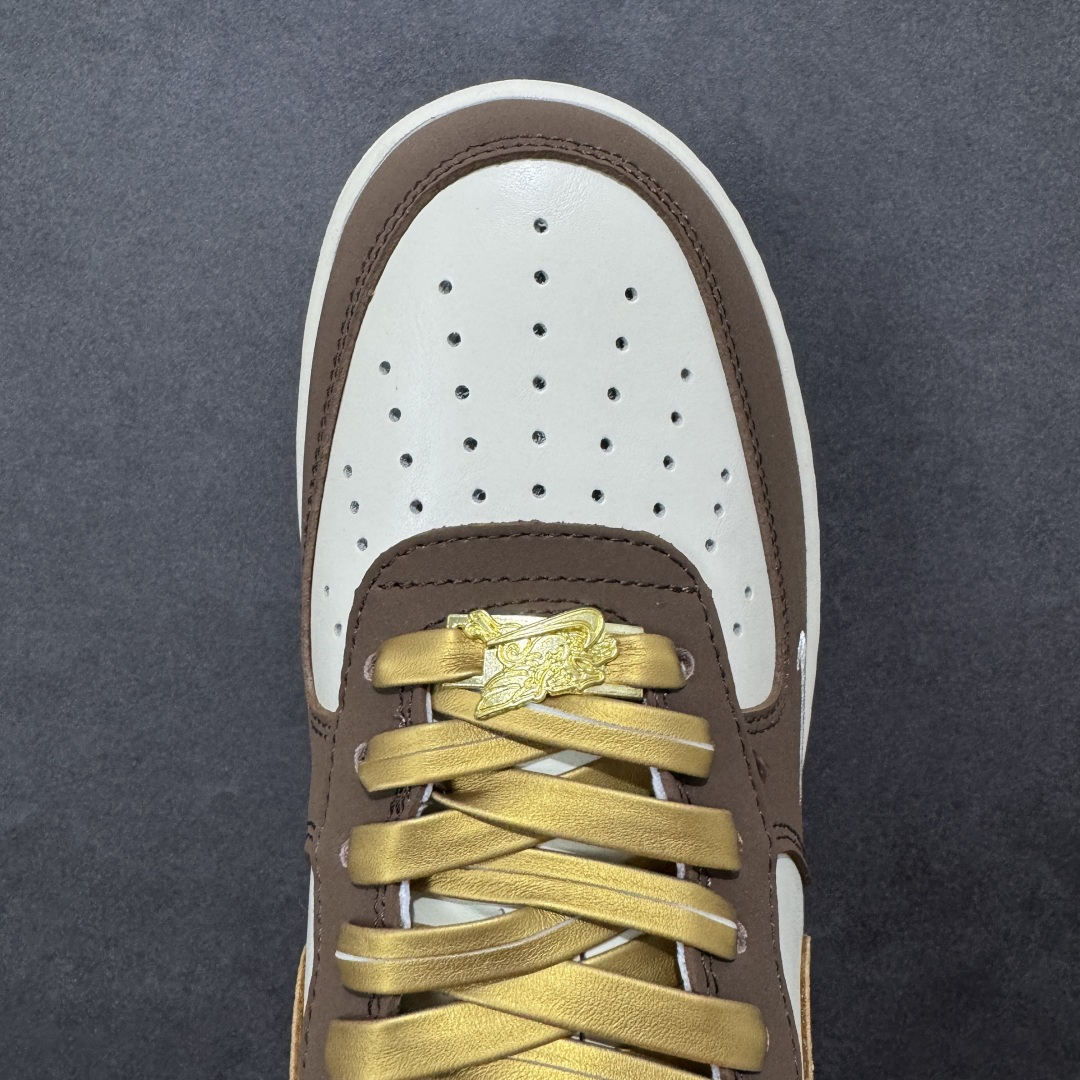 图片[8]-【定制版】NIke Air Force 1 \’07 Low “马年限定–金棕纳福” 空军一号低帮 运动鞋 休闲鞋 折边针车 工艺难度大 原楦头原纸板 高端定制鞋盒 原厂鞋底 超高清洁度 细节完美 货号：IQ1119-011 尺码：36 36.5 37.5 38 38.5 39 40 40.5 41 42 42.5 43 44 44.5 45-选品中心