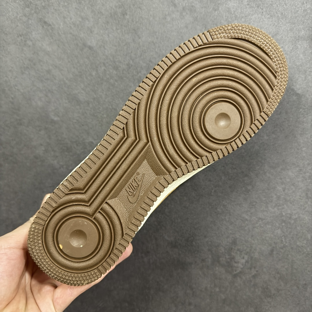 图片[9]-【定制版】NIke Air Force 1 \’07 Low “马年限定–金棕纳福” 空军一号低帮 运动鞋 休闲鞋 折边针车 工艺难度大 原楦头原纸板 高端定制鞋盒 原厂鞋底 超高清洁度 细节完美 货号：IQ1119-011 尺码：36 36.5 37.5 38 38.5 39 40 40.5 41 42 42.5 43 44 44.5 45-选品中心