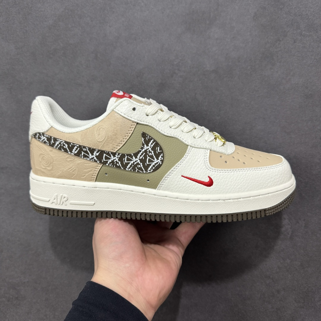 【定制版】NIke Air Force 1 \'07 Low “马年限定--素褐凝烟” 空军一号低帮 运动鞋 休闲鞋 折边针车 工艺难度大 原楦头原纸板 高端定制鞋盒 原厂鞋底 超高清洁度 细节完美 货号：NH0601-537 尺码：36 36.5 37.5 38 38.5 39 40 40.5 41 42 42.5 43 44 44.5 45-选品中心
