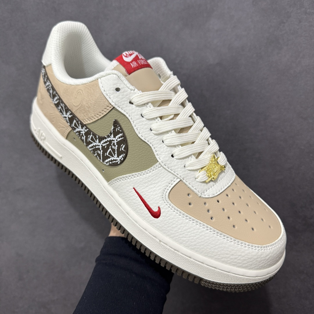 图片[3]-【定制版】NIke Air Force 1 \’07 Low “马年限定–素褐凝烟” 空军一号低帮 运动鞋 休闲鞋 折边针车 工艺难度大 原楦头原纸板 高端定制鞋盒 原厂鞋底 超高清洁度 细节完美 货号：NH0601-537 尺码：36 36.5 37.5 38 38.5 39 40 40.5 41 42 42.5 43 44 44.5 45-选品中心
