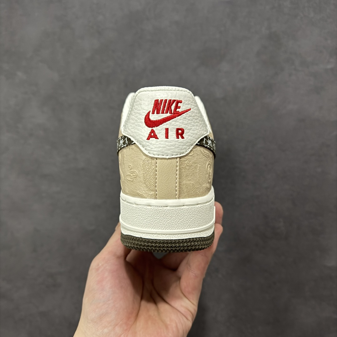 图片[4]-【定制版】NIke Air Force 1 \’07 Low “马年限定–素褐凝烟” 空军一号低帮 运动鞋 休闲鞋 折边针车 工艺难度大 原楦头原纸板 高端定制鞋盒 原厂鞋底 超高清洁度 细节完美 货号：NH0601-537 尺码：36 36.5 37.5 38 38.5 39 40 40.5 41 42 42.5 43 44 44.5 45-选品中心