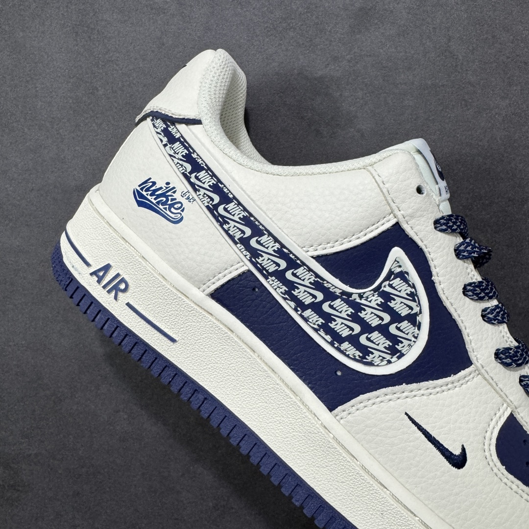 图片[6]-【定制版】蓝白撞色 涂鸦封神 AIR FORCE 1蓝白涂鸦限定版登场，米白皮革搭配藏蓝撞色，复古又清新。鞋身满印NIKE Logo与涂鸦花纹，自带街头吸睛buff，细节处的小勾设计更显精致。经典Air气垫加持，脚感柔软舒适，日常通勤、校园出街都能搭，既是复古潮人的心头好，也是百搭不出错的鞋柜必备，让你轻松拿捏美式复古风。 货号：XL1982-331 尺码：36 36.5 37.5 38 38.5 39 40 40.5 41 42 42.5 43 44 44.5 45-选品中心
