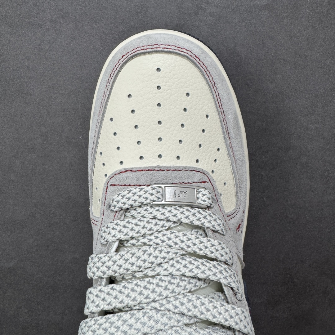 图片[8]-【定制版】2026限定 马年必入 AIR FORCE 1 2026马年限定款来袭，灰白黑撞色营造复古氛围，鞋身2026标识与骏马图案呼应主题，细节处的挂饰增添新年仪式感。翻毛皮与皮革拼接质感升级，Air气垫保障舒适脚感，日常通勤、街头出街都能搭，既是马年专属的纪念潮鞋，也是提升穿搭格调的利器，让你在新的一年里，每一步都走得潮范十足。 货号：HT5088-627 尺码：36 36.5 37.5 38 38.5 39 40 40.5 41 42 42.5 43 44 44.5 45-选品中心