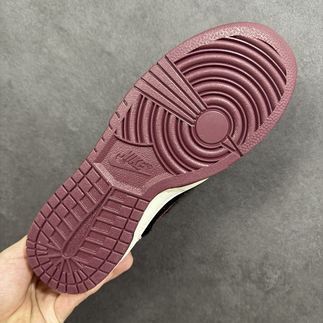 图片[9]-【定制版】Nike SB Dunk Low 马年联名限定 白黑马毛 高端定制 低帮休闲板鞋 #特殊定制材料 黑白拼接鞋面融合细腻马毛质感，搭配复古米白皮革，层次丰富又高级。 货号：DS6608-021 尺码：36 36.5 37.5 38 38.5 39 40 40.5 41 42 42.5 43 44 44.5 45-选品中心