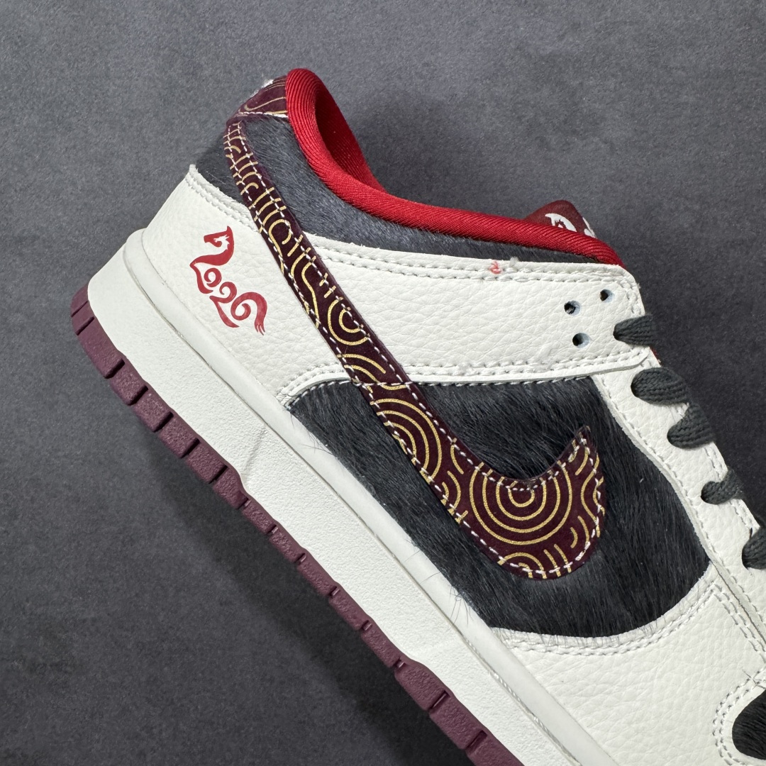 图片[6]-【定制版】Nike SB Dunk Low 马年联名限定 白黑马毛 高端定制 低帮休闲板鞋 #特殊定制材料 黑白拼接鞋面融合细腻马毛质感，搭配复古米白皮革，层次丰富又高级。 货号：DS6608-021 尺码：36 36.5 37.5 38 38.5 39 40 40.5 41 42 42.5 43 44 44.5 45-选品中心