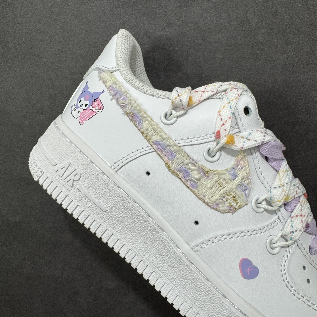 图片[6]-【定制版】“库洛米”订制空军一号板鞋 这双鞋是以经典的 Nike Air Force 1 纯白鞋型为基底，融合了超火的库洛米元素，鞋跟处印有标志性的库洛米头像，紫色的小恶魔造型瞬间戳中少女心，让整双鞋辨识度拉满。鞋头处印着一枚淡紫色爱心涂鸦，和整体甜酷风格完美呼应，细节处尽显用心。 货号：DC9999-556 尺码： 36 36.5 37.5 38 38.5 39 40 40.5 41 42 42.5 43 44 44.5 45-选品中心