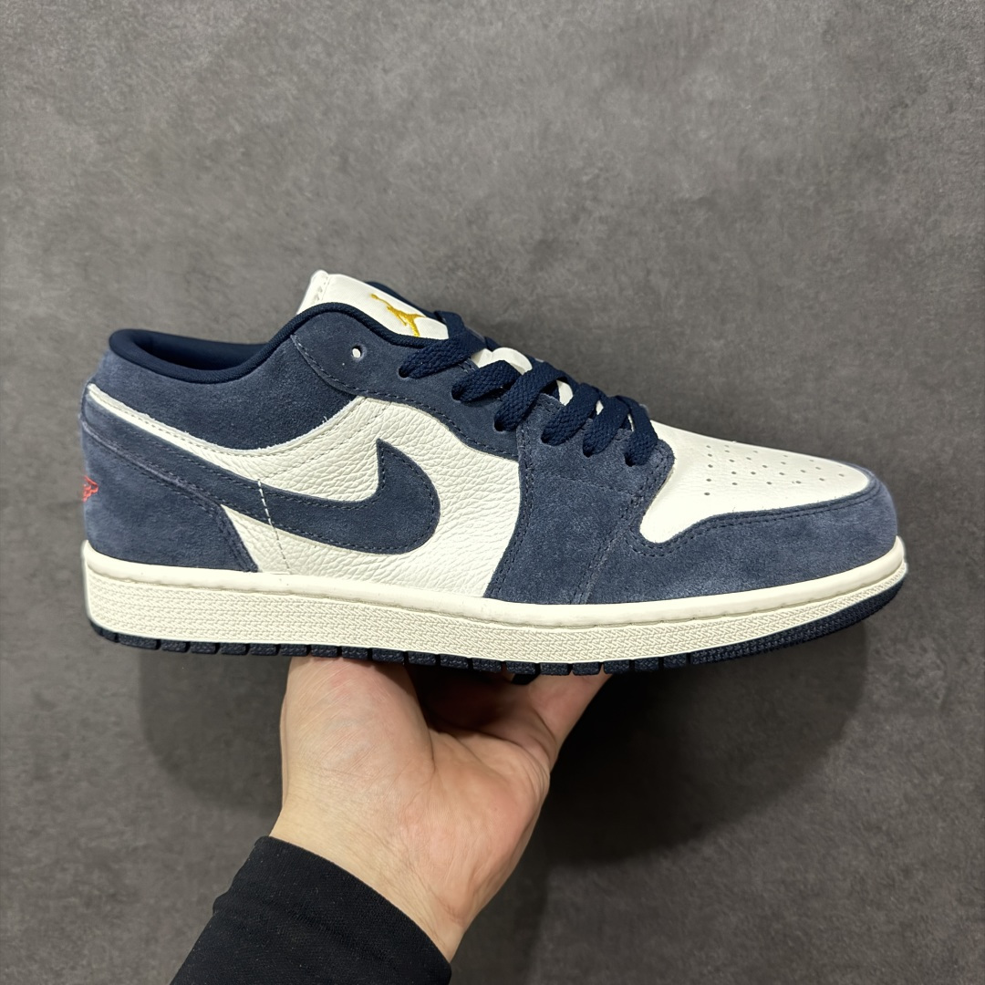 【H11版本】耐克Nike Air Jordan 1 AJ1经典复古经典低帮百搭文化篮球鞋 IO7448-400 公司级真标半码制#原档案原数据开发版型#采用荔枝纹头层皮革鞋面材质#原厂立体填充鞋舌海绵#中底注胶孔及缜密中底拉帮工艺#原数据开发模具大底 尺码：35.5 36 36.5 37.5 38 38.5 39 40 40.5 41 42 42.5 43 44 44.5 45 46 47.5 编码：H11B250260-选品中心