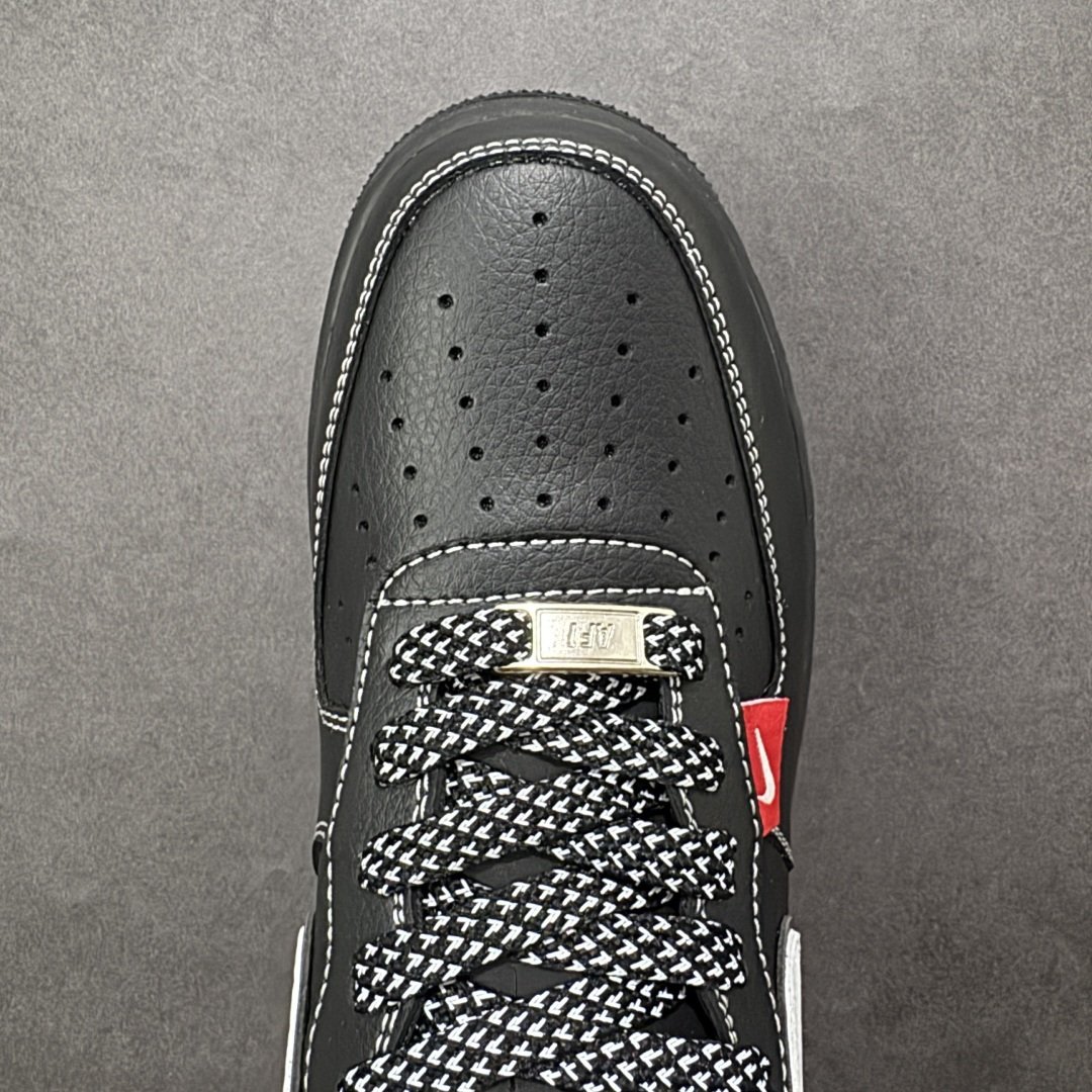 图片[8]-【定制版】Nike Air Force 1 Low 经典撞色款 以 AF1 标志性鞋型为基底，采用全黑为主调，搭配大面积白色 Swoosh 与红色细节（后跟、迷你红标），是 AF1 极具代表性的简约撞色设计，既延续了街头潮流的基础调性，又通过红白色细节提升视觉辨识度，适配多种日常穿搭风格。全黑基底与白 Swoosh 形成强烈对比，红色细节作为点缀，整体风格低调且具备 AF1 标志性的街头质感，百搭性强。 货号：CS5288-077 尺码：36 36.5 37.5 38 36.5 39 40 40.5 41 42 42.5 43 44 44.5 45-选品中心