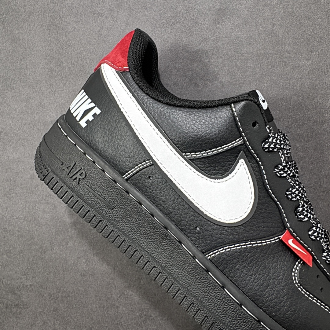图片[6]-【定制版】Nike Air Force 1 Low 经典撞色款 以 AF1 标志性鞋型为基底，采用全黑为主调，搭配大面积白色 Swoosh 与红色细节（后跟、迷你红标），是 AF1 极具代表性的简约撞色设计，既延续了街头潮流的基础调性，又通过红白色细节提升视觉辨识度，适配多种日常穿搭风格。全黑基底与白 Swoosh 形成强烈对比，红色细节作为点缀，整体风格低调且具备 AF1 标志性的街头质感，百搭性强。 货号：CS5288-077 尺码：36 36.5 37.5 38 36.5 39 40 40.5 41 42 42.5 43 44 44.5 45-选品中心