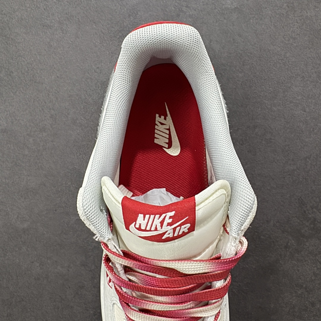 图片[7]-【定制版】Nike Dunk Low 2026 丙午马年限定款 鞋身融入 “马” 字印章标识、马形图案及祥云纹样，采用浅灰、酒红的低饱和色调组合，风格温润雅致，既契合中式复古质感，又通过柔和配色兼顾日常穿搭的适配性，同时细节元素凸显新年生肖氛围。标识采用纹理质感设计，“马” 字印章、马形图案及祥云纹样通过印花 / 刺绣工艺呈现，提升了鞋款的精致度与主题辨识度 货号：XT6998-106 尺码：36-45(带半码)-选品中心