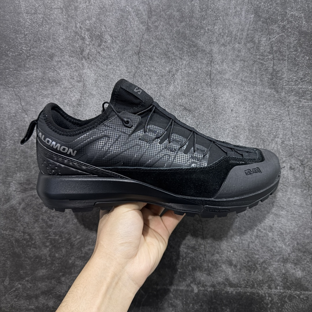 【莞产礼盒版】萨洛蒙 Salomon 25ss新款 S/LAB ALPINWAY 系列 户外登山鞋 休闲运动鞋 情侣款👫 这是一款独特的混合鞋 专为多功能山地探险而设计 该鞋具有优化的缓冲，双密度中底，提供舒适和精准度。其底部采用 Contagrip Alpine，一种高粘性橡胶化合物 提供强大的静摩擦力 精确的抓地力和耐用性 丰富的细节，标志性运动鞋被提炼为新的都市经典 为 SALOMON带来静谧气息 面料原版进口牛皮+透气网面 内里原版进口透气网里 鞋底原版开模防滑橡胶大底 尺码： 女35-40 男39-45（女40 男45定做）-选品中心