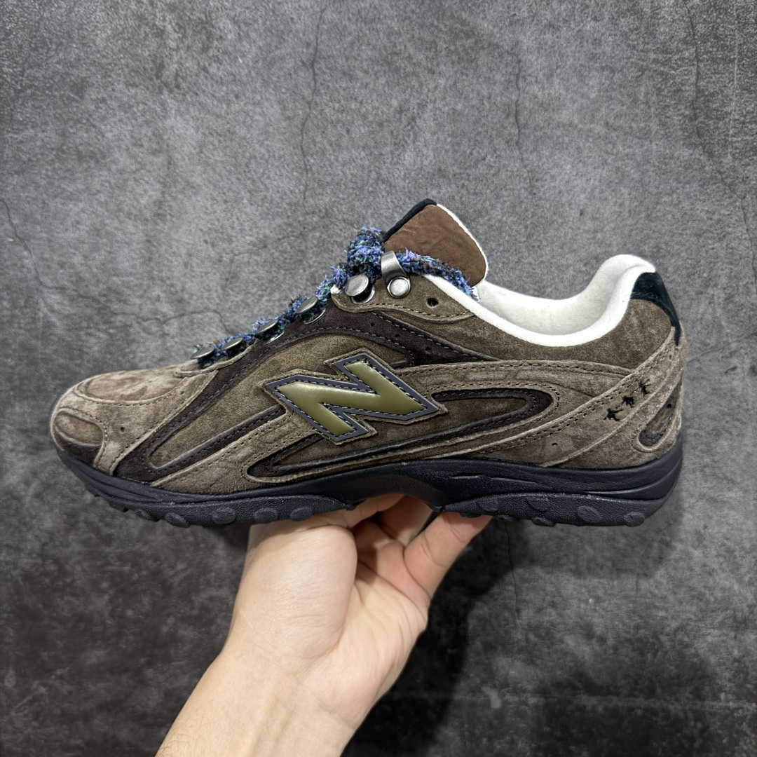 图片[2]-【纯原M版】BASKETCASE x New Balance U204LBC1 NB204L新百伦新款舒适百搭耐磨轻便低帮生活休闲鞋 男女同款 联名棕色 原档数据独立私模大底 唯一正确三层组合大底 特高弹切片加持 百分百还原原鞋脚感 NB市场最强产物 防伪原标全套原楦原纸板原厂数据开发 全鞋电脑针车加持 原厂网布 原装进口头层翻毛皮料正确绒感卡色 正确中底拉帮中底网布细节 匠心打造 耗时两个月开发完成 工艺极其复杂难度可想而知 高端零售专供产物 尺码：36 37 37.5 38 38.5 39.5 40 40.5 41.5 42 42.5 43 44 44.5 45 45.5 46.5 47-选品中心