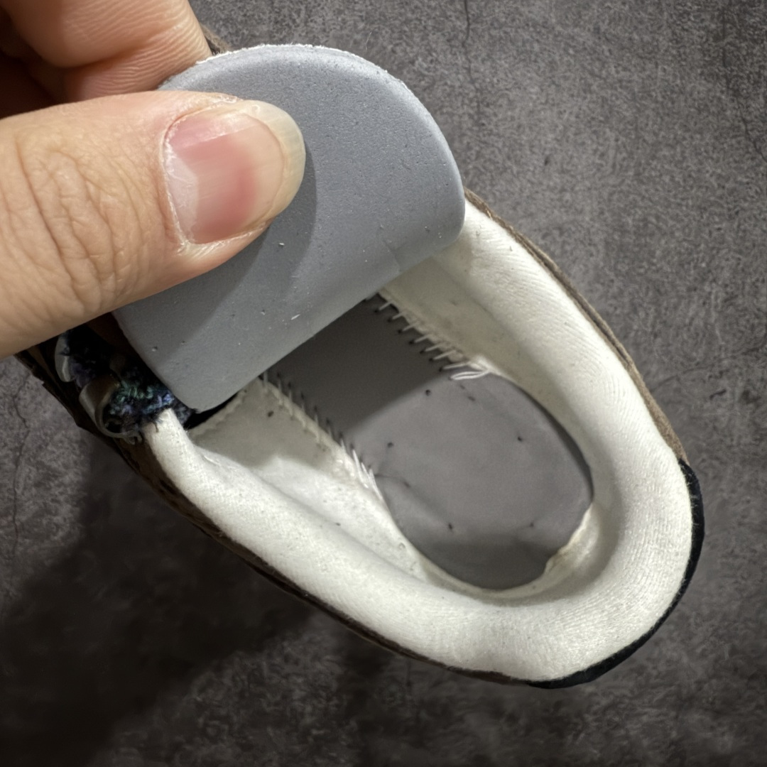 图片[9]-【纯原M版】BASKETCASE x New Balance U204LBC1 NB204L新百伦新款舒适百搭耐磨轻便低帮生活休闲鞋 男女同款 联名棕色 原档数据独立私模大底 唯一正确三层组合大底 特高弹切片加持 百分百还原原鞋脚感 NB市场最强产物 防伪原标全套原楦原纸板原厂数据开发 全鞋电脑针车加持 原厂网布 原装进口头层翻毛皮料正确绒感卡色 正确中底拉帮中底网布细节 匠心打造 耗时两个月开发完成 工艺极其复杂难度可想而知 高端零售专供产物 尺码：36 37 37.5 38 38.5 39.5 40 40.5 41.5 42 42.5 43 44 44.5 45 45.5 46.5 47-选品中心