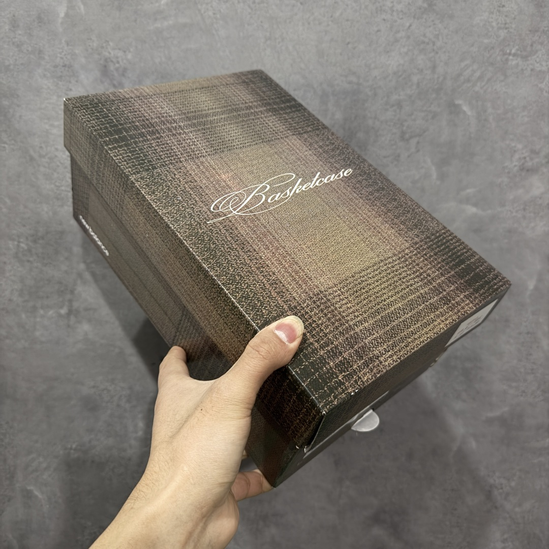 图片[10]-【纯原M版】BASKETCASE x New Balance U204LBC1 NB204L新百伦新款舒适百搭耐磨轻便低帮生活休闲鞋 男女同款 联名棕色 原档数据独立私模大底 唯一正确三层组合大底 特高弹切片加持 百分百还原原鞋脚感 NB市场最强产物 防伪原标全套原楦原纸板原厂数据开发 全鞋电脑针车加持 原厂网布 原装进口头层翻毛皮料正确绒感卡色 正确中底拉帮中底网布细节 匠心打造 耗时两个月开发完成 工艺极其复杂难度可想而知 高端零售专供产物 尺码：36 37 37.5 38 38.5 39.5 40 40.5 41.5 42 42.5 43 44 44.5 45 45.5 46.5 47-选品中心