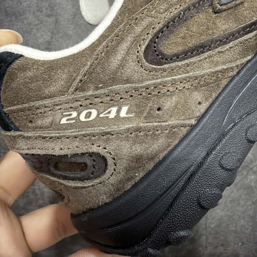 图片[3]-【纯原M版】BASKETCASE x New Balance U204LBC1 NB204L新百伦新款舒适百搭耐磨轻便低帮生活休闲鞋 男女同款 联名棕色 原档数据独立私模大底 唯一正确三层组合大底 特高弹切片加持 百分百还原原鞋脚感 NB市场最强产物 防伪原标全套原楦原纸板原厂数据开发 全鞋电脑针车加持 原厂网布 原装进口头层翻毛皮料正确绒感卡色 正确中底拉帮中底网布细节 匠心打造 耗时两个月开发完成 工艺极其复杂难度可想而知 高端零售专供产物 尺码：36 37 37.5 38 38.5 39.5 40 40.5 41.5 42 42.5 43 44 44.5 45 45.5 46.5 47-选品中心