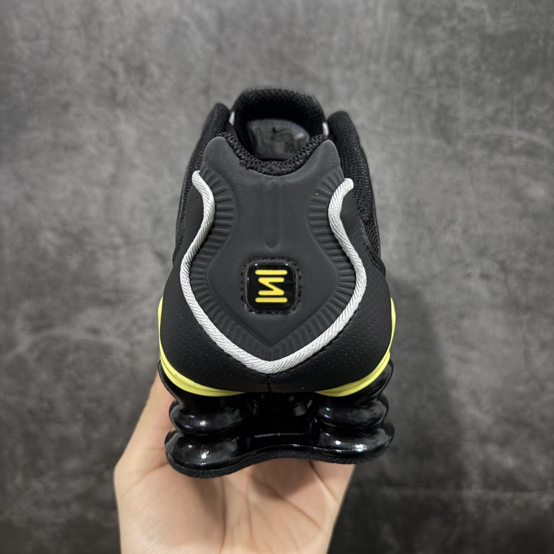 图片[4]-【Max纯原版】原版开发 Nike Shox TL系列 “Racer Yellow”黑黄色 NK Shox TL系列 黑蓝色 复古舒适百搭防滑耐磨低邦柱形气垫休闲跑步鞋 鞋面采用了轻质化的材料打造，搭载鞋带系带系统以及鞋舌部分的特殊控制模块，科技感十足；采用透气纺织品和网眼鞋面与标志性的Nike Shox技术，同时提供更轻盈的感觉和大胆的外观；鞋身大面积采用织物与皮革材质拼接设计，搭配Dri-FITz透气网面，透气性拉满不闷脚。中底前掌搭载Air Max科技，后掌配置Shoxy缓震气柱，前掌气垫提供灵敏回弹，中底的气柱设计也很加分，外观上科技感十足；设计彰显个性，复古造型适配多种穿搭风格。 货号：CN0151-002 尺码：39 40 40.5 41 42 42.5 43 44 44.5 45 45.5 46 46.5 47.5-选品中心