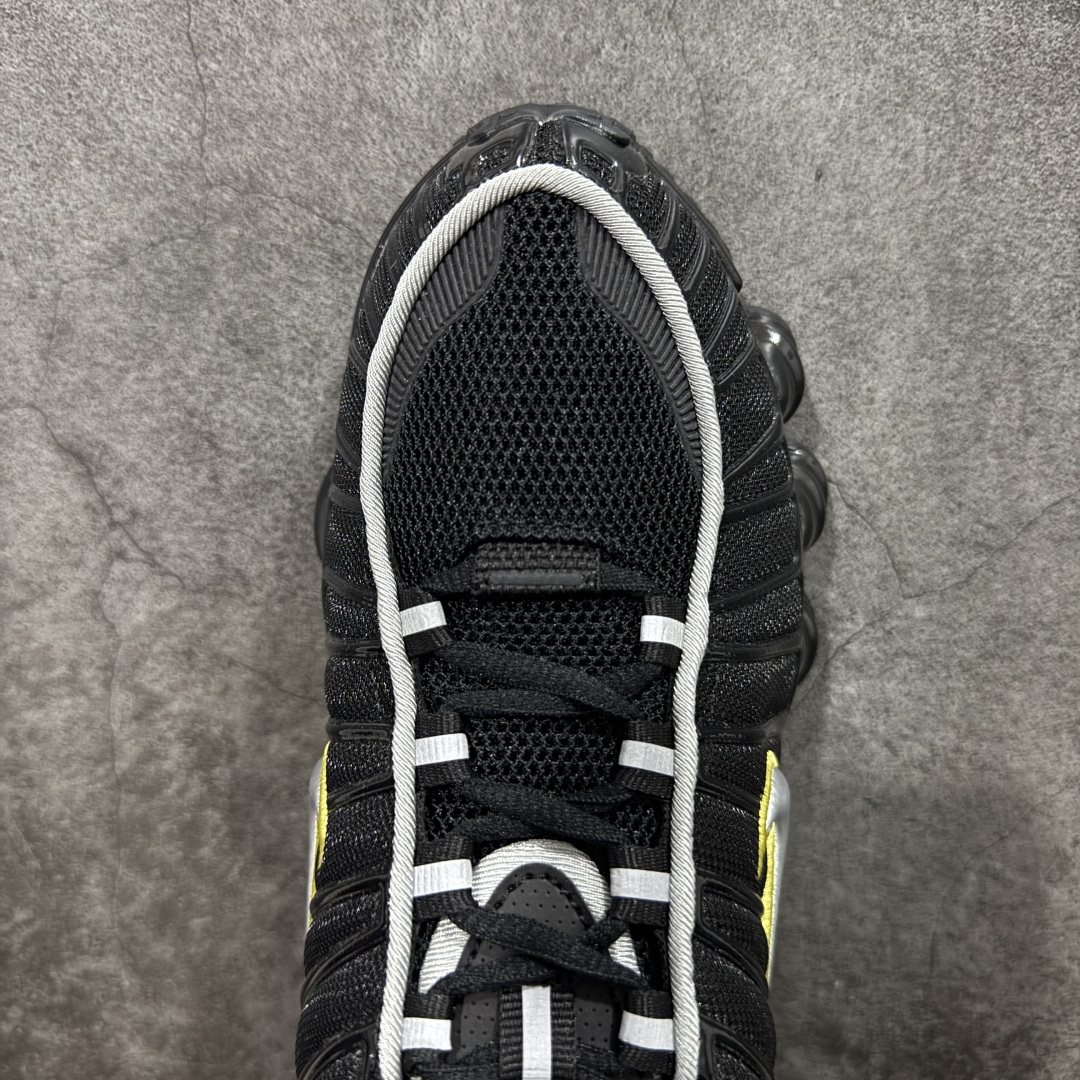 图片[5]-【Max纯原版】原版开发 Nike Shox TL系列 “Racer Yellow”黑黄色 NK Shox TL系列 黑蓝色 复古舒适百搭防滑耐磨低邦柱形气垫休闲跑步鞋 鞋面采用了轻质化的材料打造，搭载鞋带系带系统以及鞋舌部分的特殊控制模块，科技感十足；采用透气纺织品和网眼鞋面与标志性的Nike Shox技术，同时提供更轻盈的感觉和大胆的外观；鞋身大面积采用织物与皮革材质拼接设计，搭配Dri-FITz透气网面，透气性拉满不闷脚。中底前掌搭载Air Max科技，后掌配置Shoxy缓震气柱，前掌气垫提供灵敏回弹，中底的气柱设计也很加分，外观上科技感十足；设计彰显个性，复古造型适配多种穿搭风格。 货号：CN0151-002 尺码：39 40 40.5 41 42 42.5 43 44 44.5 45 45.5 46 46.5 47.5-选品中心