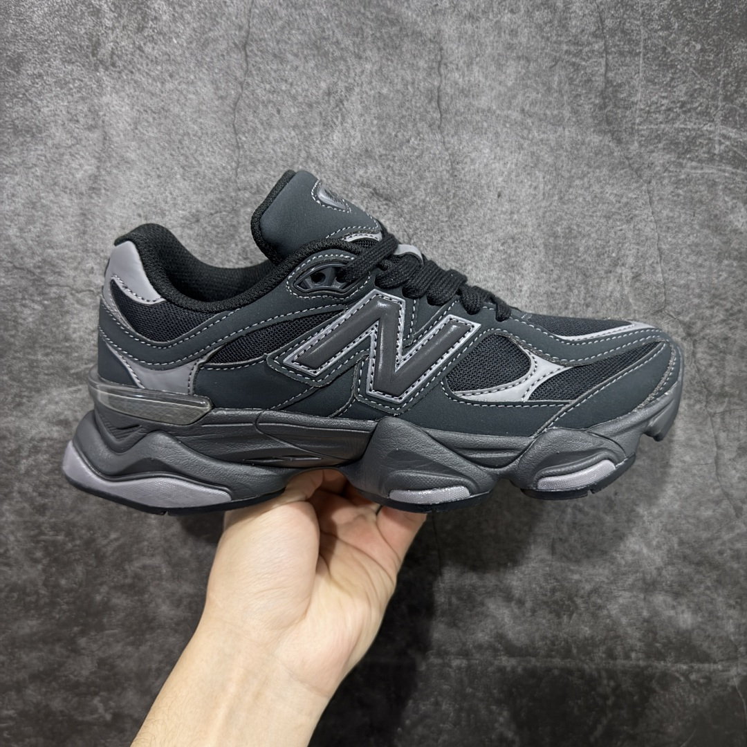 【纯原版】 New Balance NB9060 联名款 复古休闲运动慢跑鞋 U906079E 全套原楦原纸板原厂数据开发 进口三明治网面 原装进口翻毛皮料正确绒感卡色 正确中底拉帮中底网布细节 原厂标裁 带紫光防伪 定制后跟透明水晶模块 冲裁组合 大底贴合程度胶水上色把控完美 整洁度挑战全网艺术家 多道序QC把关品质完善 匠心打造 耗时两个月开发完成 工艺极其复杂难度可想而知 新开独立私模大底 全网唯一正确六层组合大底 高端零售专供产物 尺码：36 37 37.5 38 38.5 39 40 40.5 41 42 42.5 43 44 45 46.5-选品中心