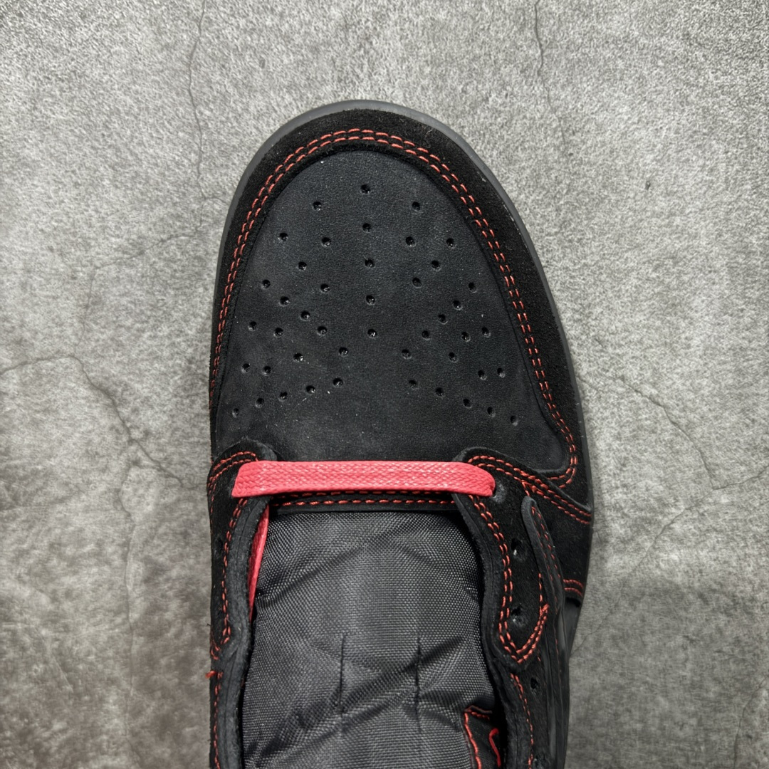 图片[5]-【原厂版】Air Jordan 1 x Travis Scott AJ1 x TS联名黑红倒钩低帮 DM7866-003 超级强悍品质 可对比市场各大纯原版本 专业aj大厂出品 对细节的把控毋庸置疑 材料也是用最接近原鞋的头层皮料 所有地方都没有做到减配 原厂鞋楦打造完美鞋型 整体鞋型以及后跟做的弧度做的非常好 鞋带为原厂打蜡鞋带 粗细程度同步原鞋 裁片清洁度到位 无明显瑕疵毛边 免修产品 正确针车 该重针 该有尖角的地方都有做到 鞋价格非常香 转手可闭眼卖高价 到手各位就知道货有多好 绝对秒杀一切同价格货品 尺码：36-47.5-选品中心