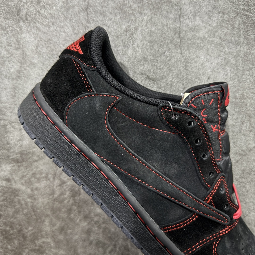 图片[7]-【原厂版】Air Jordan 1 x Travis Scott AJ1 x TS联名黑红倒钩低帮 DM7866-003 超级强悍品质 可对比市场各大纯原版本 专业aj大厂出品 对细节的把控毋庸置疑 材料也是用最接近原鞋的头层皮料 所有地方都没有做到减配 原厂鞋楦打造完美鞋型 整体鞋型以及后跟做的弧度做的非常好 鞋带为原厂打蜡鞋带 粗细程度同步原鞋 裁片清洁度到位 无明显瑕疵毛边 免修产品 正确针车 该重针 该有尖角的地方都有做到 鞋价格非常香 转手可闭眼卖高价 到手各位就知道货有多好 绝对秒杀一切同价格货品 尺码：36-47.5-选品中心