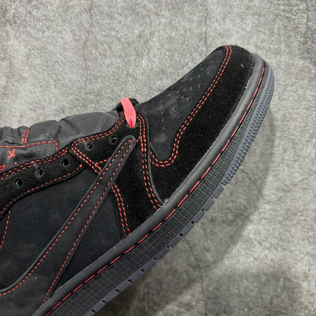 图片[6]-【原厂版】Air Jordan 1 x Travis Scott AJ1 x TS联名黑红倒钩低帮 DM7866-003 超级强悍品质 可对比市场各大纯原版本 专业aj大厂出品 对细节的把控毋庸置疑 材料也是用最接近原鞋的头层皮料 所有地方都没有做到减配 原厂鞋楦打造完美鞋型 整体鞋型以及后跟做的弧度做的非常好 鞋带为原厂打蜡鞋带 粗细程度同步原鞋 裁片清洁度到位 无明显瑕疵毛边 免修产品 正确针车 该重针 该有尖角的地方都有做到 鞋价格非常香 转手可闭眼卖高价 到手各位就知道货有多好 绝对秒杀一切同价格货品 尺码：36-47.5-选品中心