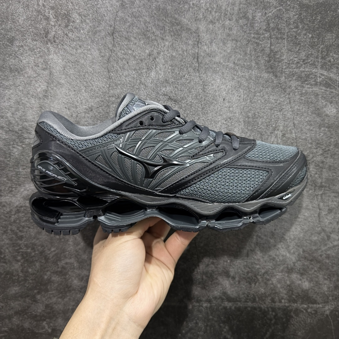 【纯原版】Mizuno 美津侬 WAVE PROPHECY 14S 复古时尚休闲舒适运动跑步鞋 美津浓WAVE机械缓震 可以说是机械缓震跑鞋科技的翘楚有着非凡的适应性，有着充分而持久的缓震能力和轻量化设计，是一双可以陪伴我们日常训练甚至是半马比赛的跑鞋，无论是“跑步初哥”还是“精英老鸟”，只要不是比较夸张的大体重人群，都可以穿着WAVE RIDER 来跑步。如果你不知道跑步穿什么鞋，不知道给别人推荐什么鞋，那么选“美津浓 ” 尺码：36-45-选品中心