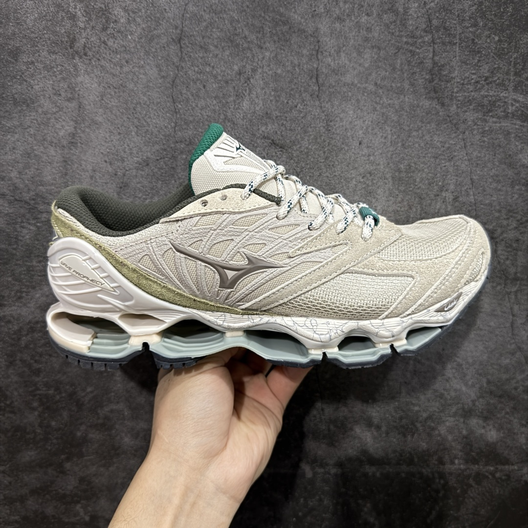 【纯原版】Mizuno 美津侬 WAVE PROPHECY 14S 复古时尚休闲舒适运动跑步鞋 美津浓WAVE机械缓震 可以说是机械缓震跑鞋科技的翘楚有着非凡的适应性，有着充分而持久的缓震能力和轻量化设计，是一双可以陪伴我们日常训练甚至是半马比赛的跑鞋，无论是“跑步初哥”还是“精英老鸟”，只要不是比较夸张的大体重人群，都可以穿着WAVE RIDER 来跑步。如果你不知道跑步穿什么鞋，不知道给别人推荐什么鞋，那么选“美津浓 ” 尺码：36-45-选品中心